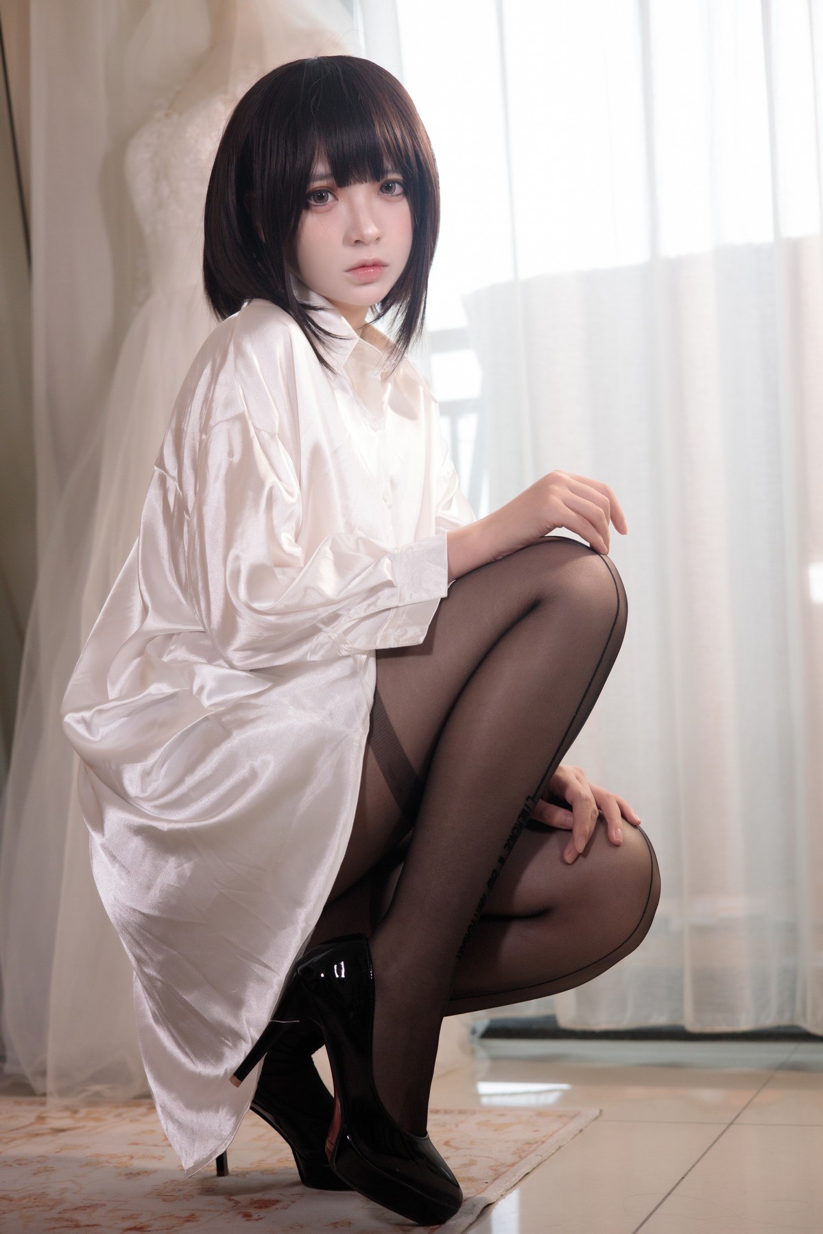 xgyw.top_网络美女疯猫ss白衬衫少女主题私房超薄黑丝透视露白色蕾丝内裤秀翘臀诱惑写真80P