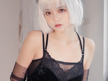 网络青春美女疯猫ss中式少女主题私人性感黑色中式配超薄开档黑色丝袜秀蜜桃臀骚扰写真20P