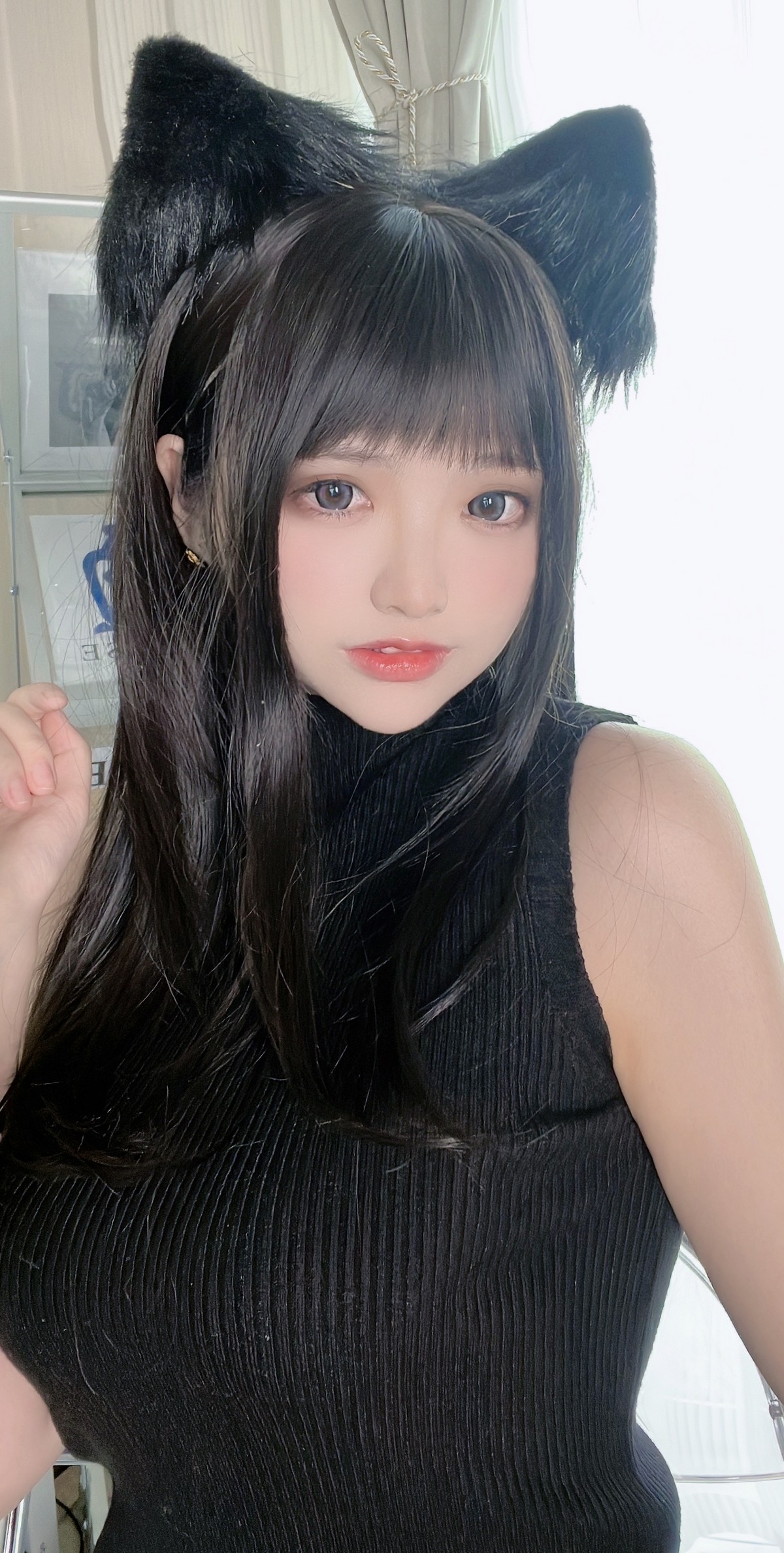 xgyw.top_网络美女疯猫ss黑毛衣少女主题私房性感毛衣配开档黑丝裤袜秀翘臀美腿诱惑写真80P