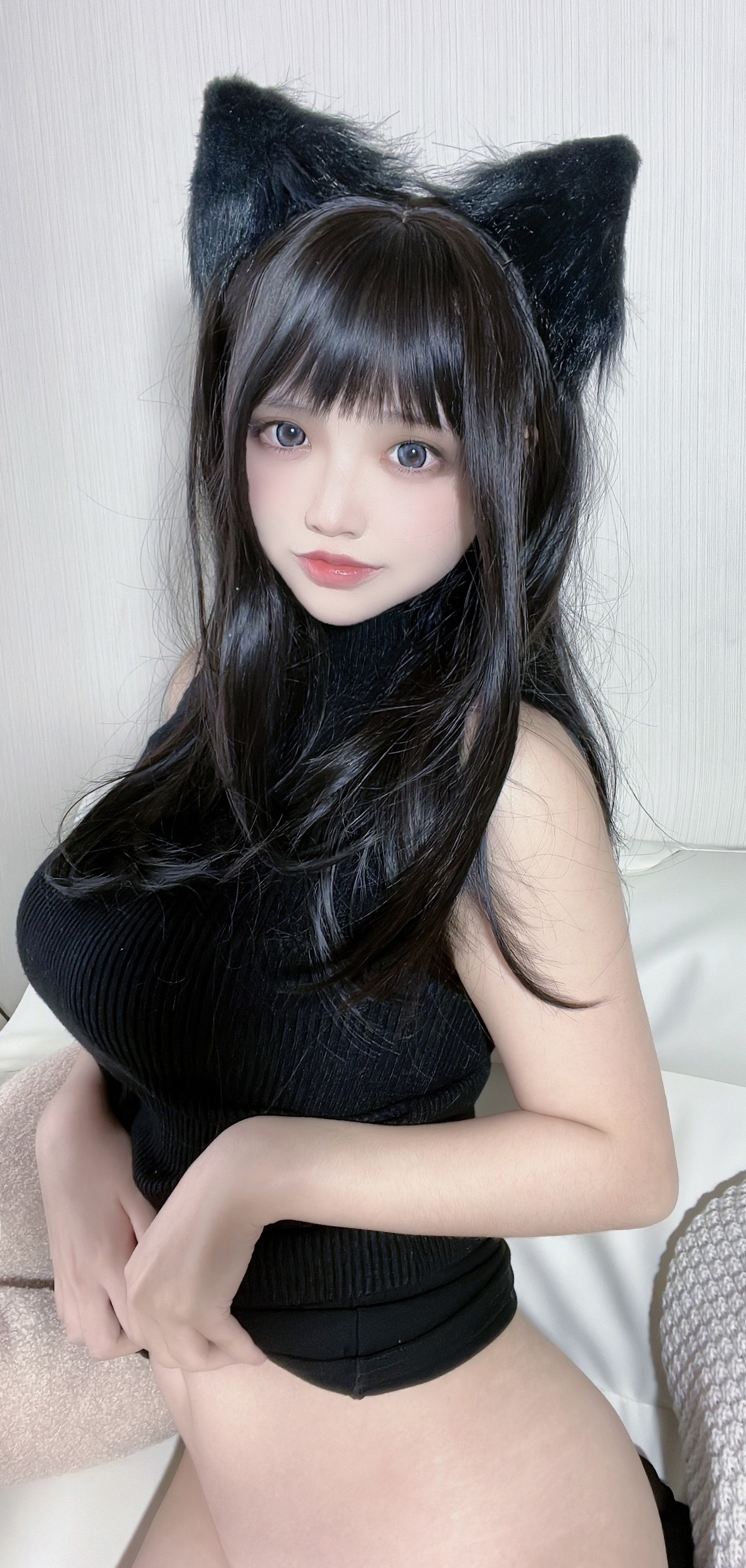 xgyw.top_网络美女疯猫ss黑毛衣少女主题私房性感毛衣配开档黑丝裤袜秀翘臀美腿诱惑写真80P