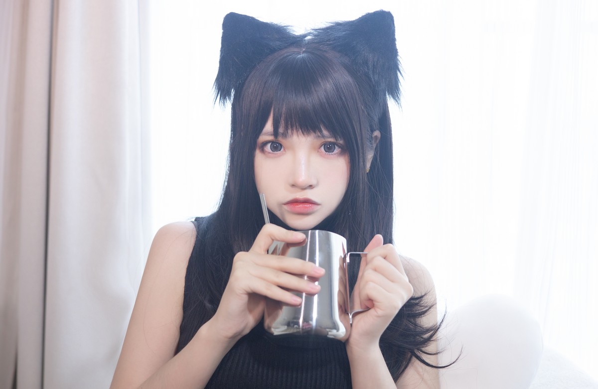 xgyw.top_网络美女疯猫ss黑毛衣少女主题私房性感毛衣配开档黑丝裤袜秀翘臀美腿诱惑写真80P