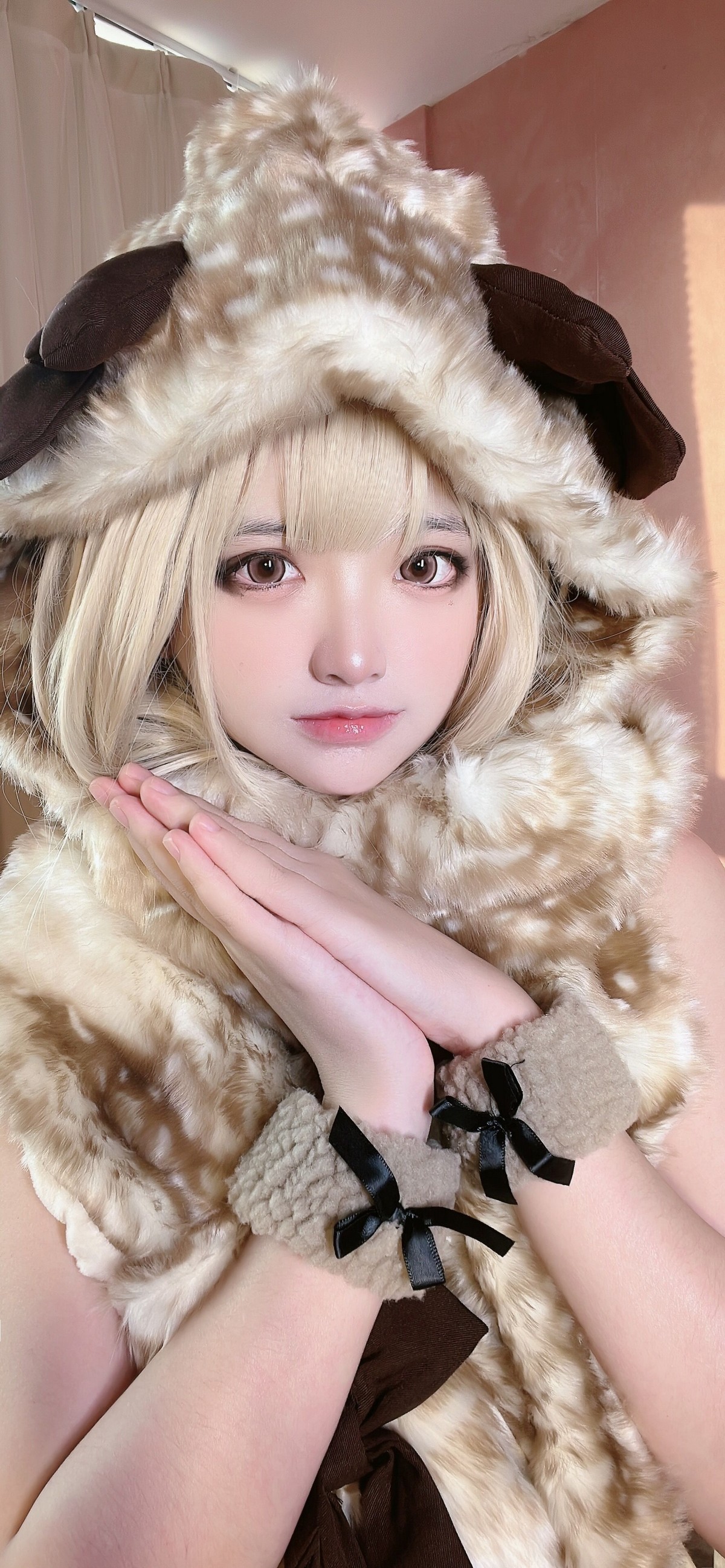 xgyw.top_网络美女疯猫ss麋鹿少女主题私房性感白色蕾丝内衣配黑色蕾丝袜撩人诱惑写真80P