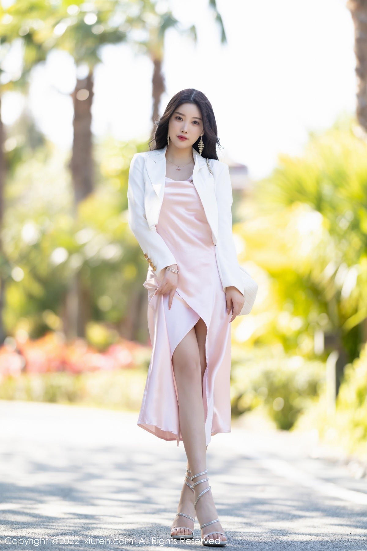 xgyw.top_XiuRen第5088期_女神杨晨晨Yome私房半脱粉色吊带长裙秀完美身材迷人诱惑写真84P