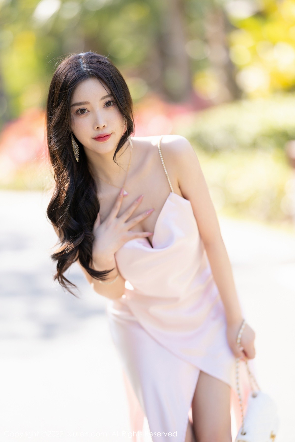 xgyw.top_XiuRen第5088期_女神杨晨晨Yome私房半脱粉色吊带长裙秀完美身材迷人诱惑写真84P