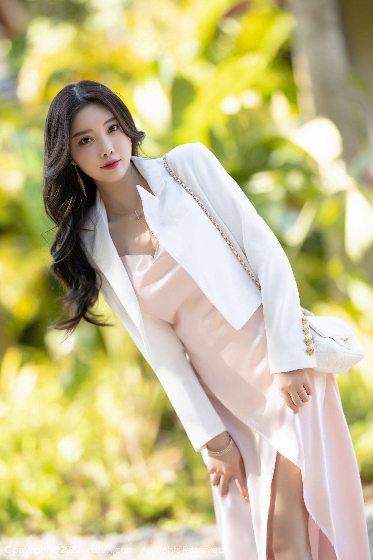 xgyw.top_XiuRen第5088期_女神杨晨晨Yome私房半脱粉色吊带长裙秀完美身材迷人诱惑写真84P