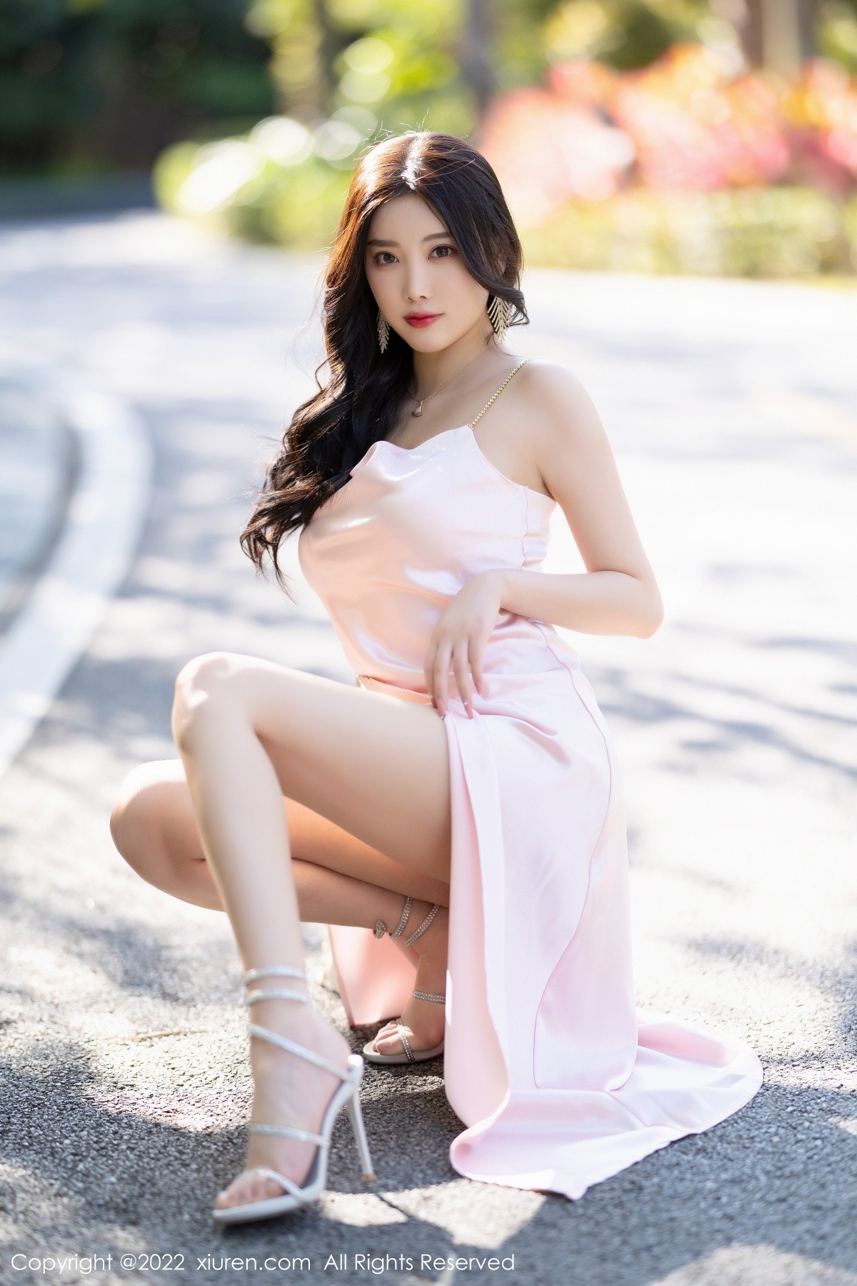 xgyw.top_XiuRen第5088期_女神杨晨晨Yome私房半脱粉色吊带长裙秀完美身材迷人诱惑写真84P