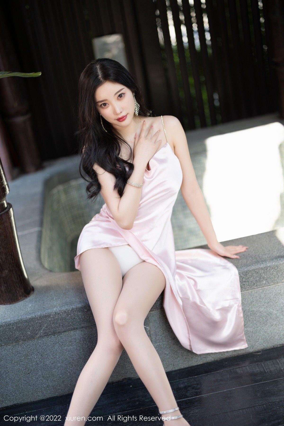 xgyw.top_XiuRen第5088期_女神杨晨晨Yome私房半脱粉色吊带长裙秀完美身材迷人诱惑写真84P