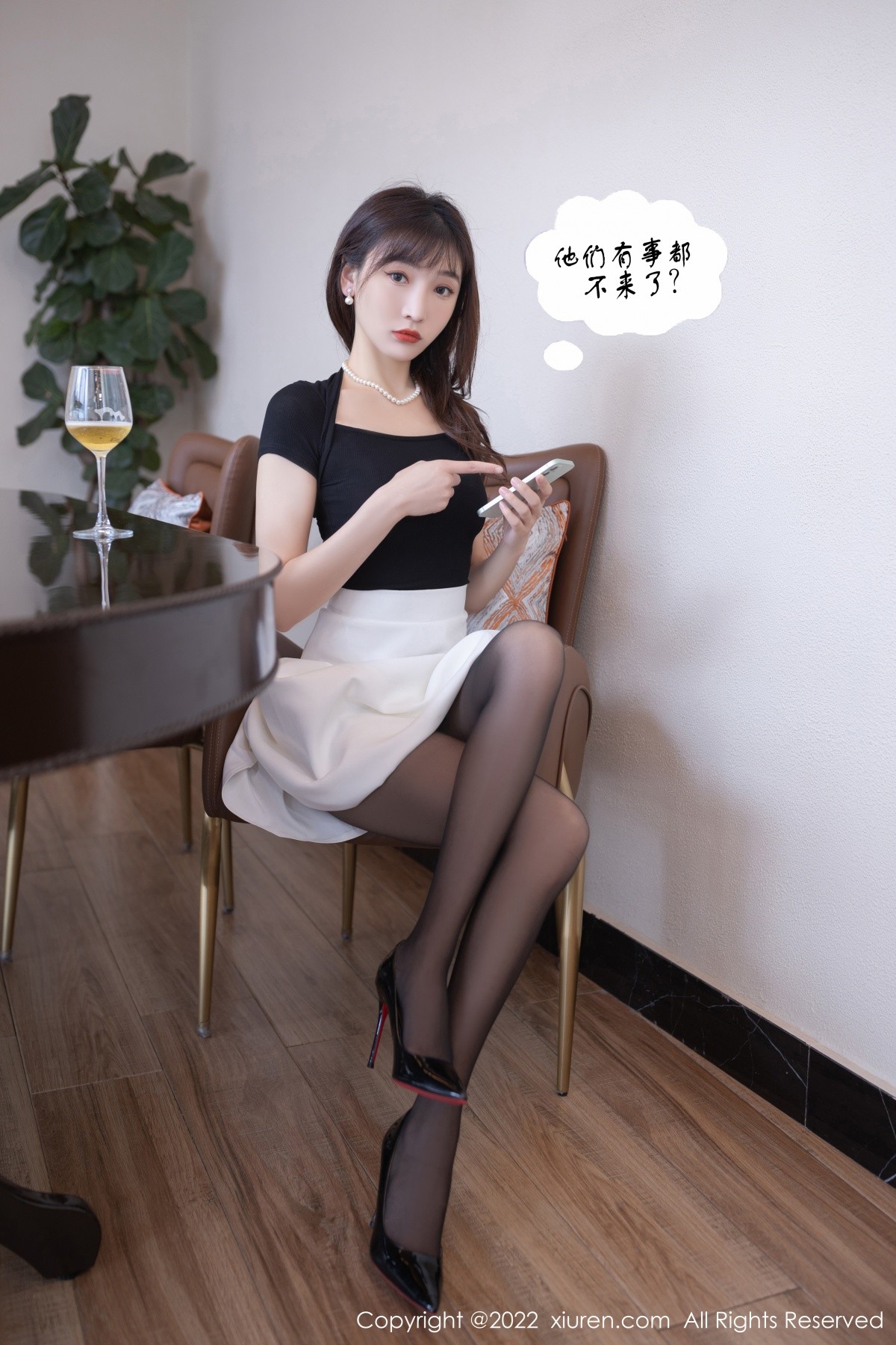 xgyw.top_XiuRen第5095期_模特陆萱萱珠三角旅拍私房半脱露蕾丝内衣配超薄黑丝诱惑写真84P