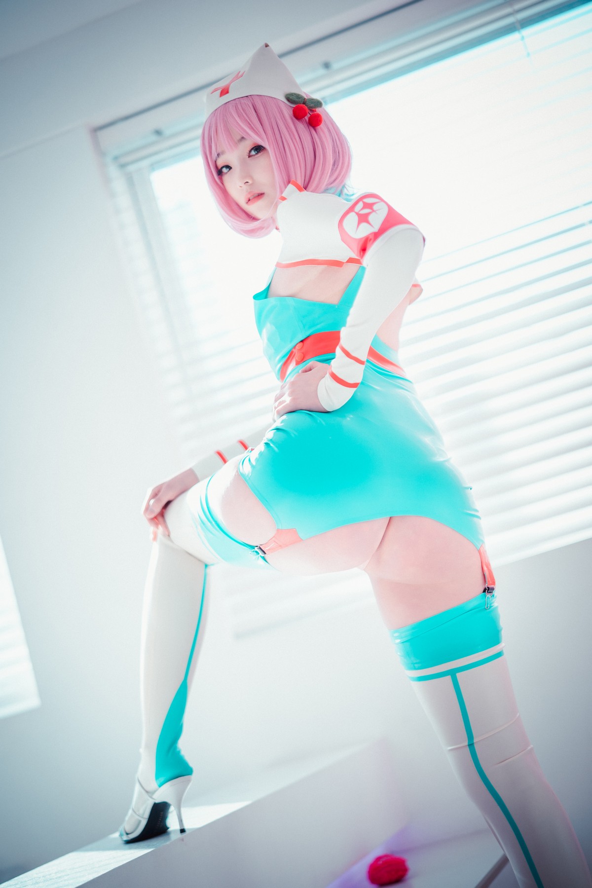 xgyw.top_[DJAWA]No.073_模特BamBi_Cling To Latex主题私房性感护士装露完美身材诱惑写真46P
