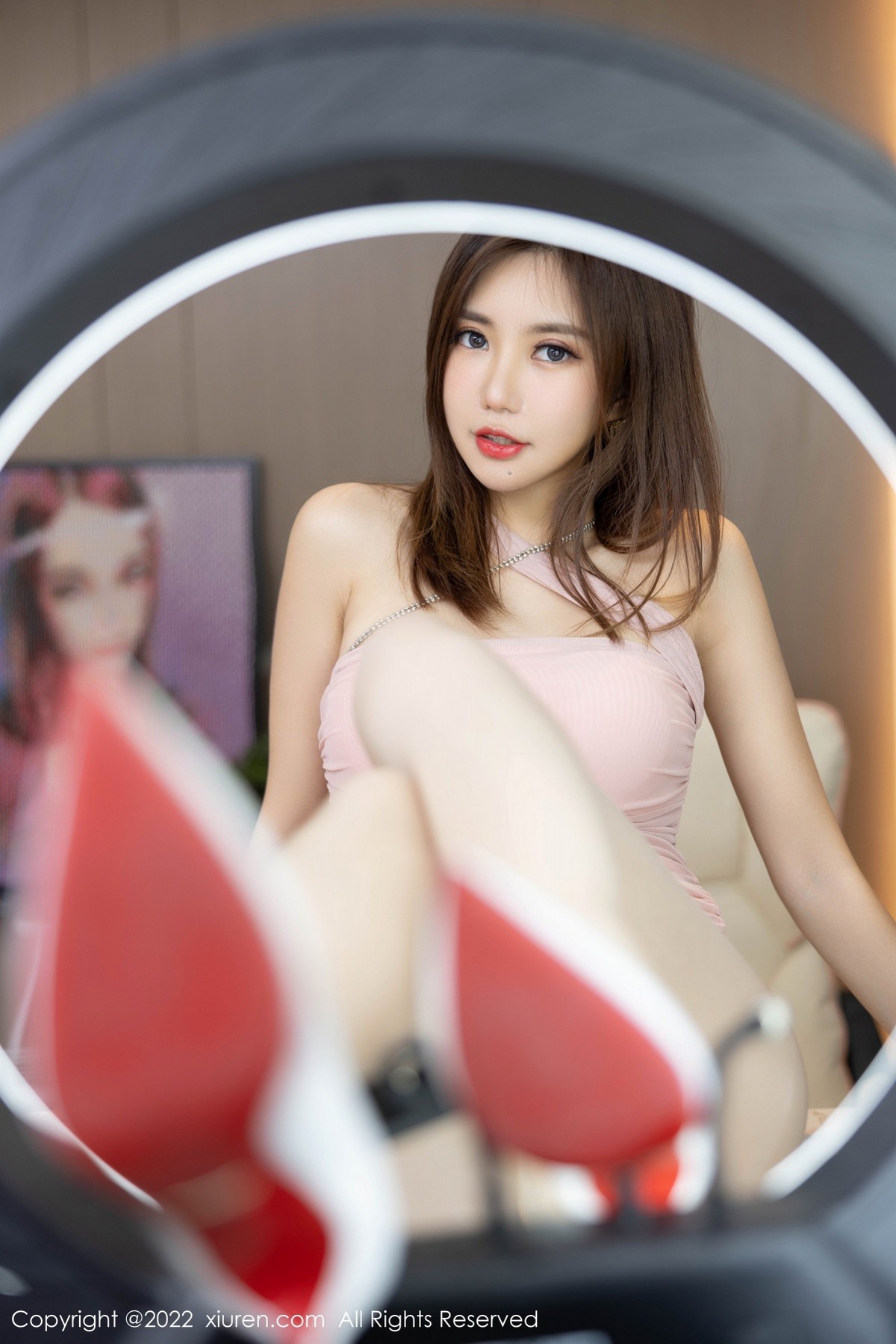 xgyw.top_XiuRen第5101期_女神绮里嘉ula海南心愿旅拍性感粉色连衣裙配原色丝袜诱惑写真56P