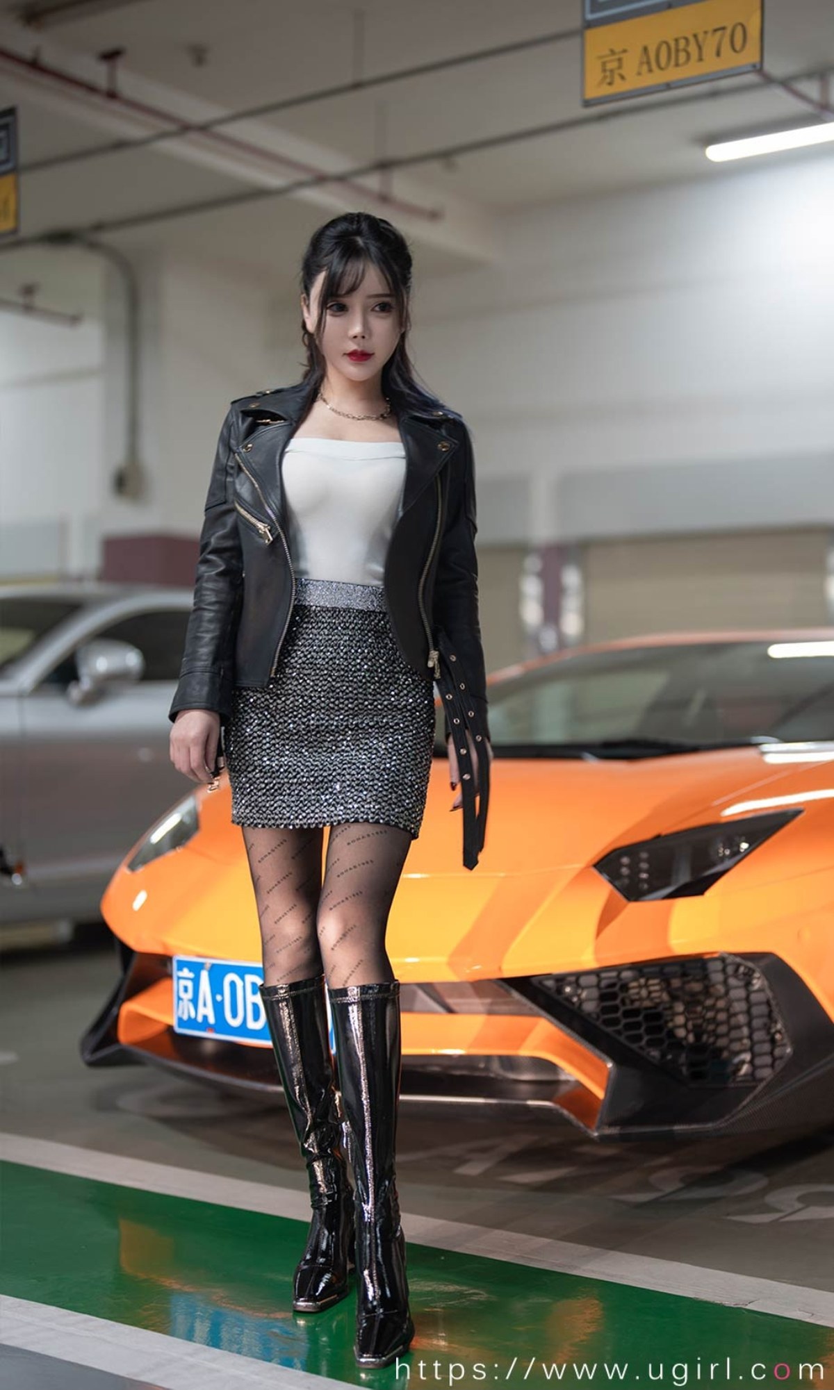xgyw.top_[Ugirls爱尤物]No.2340_模特艾小青户外香车美女主题性感黑色服饰秀完美身材诱惑写真35P