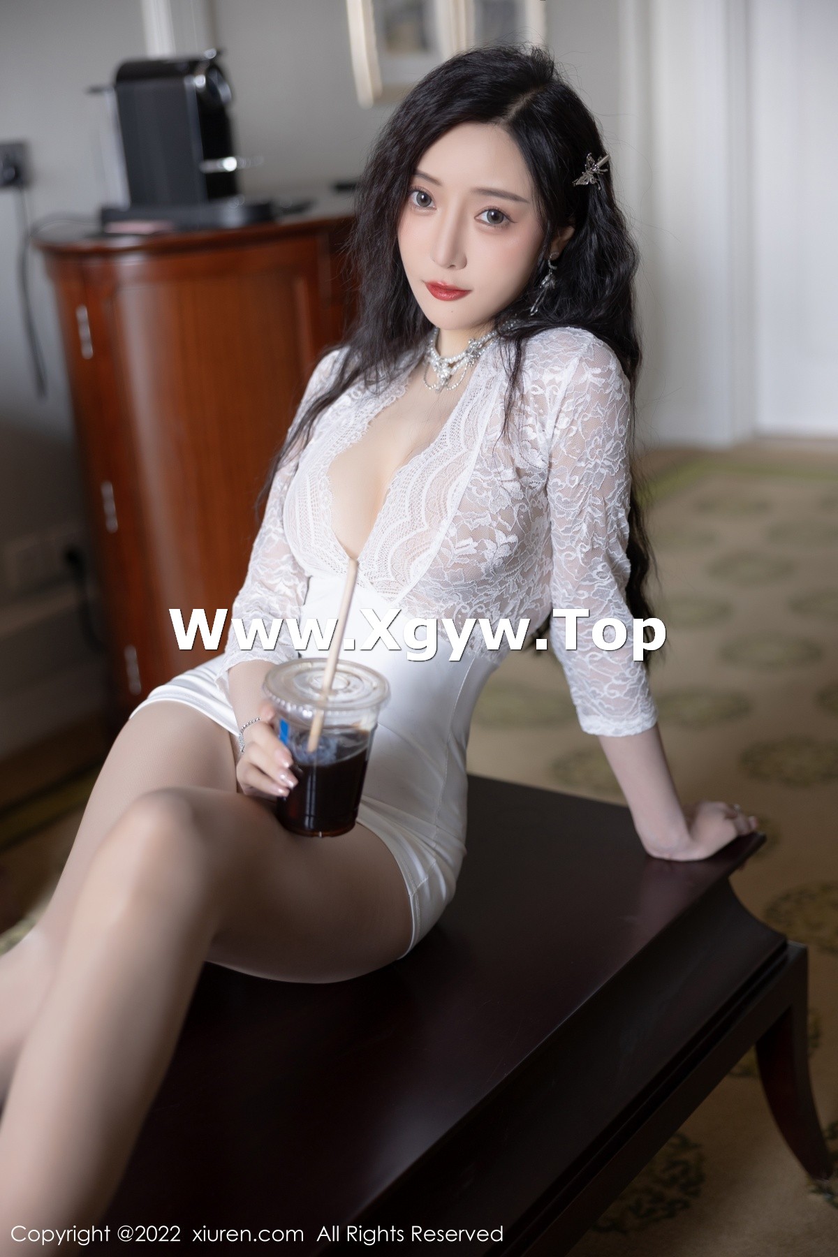 xgyw.top_XiuRen第5106期_女神王馨瑶yanni厦门旅拍酒店场景轻透蕾丝连衣裙撩人诱惑写真101P