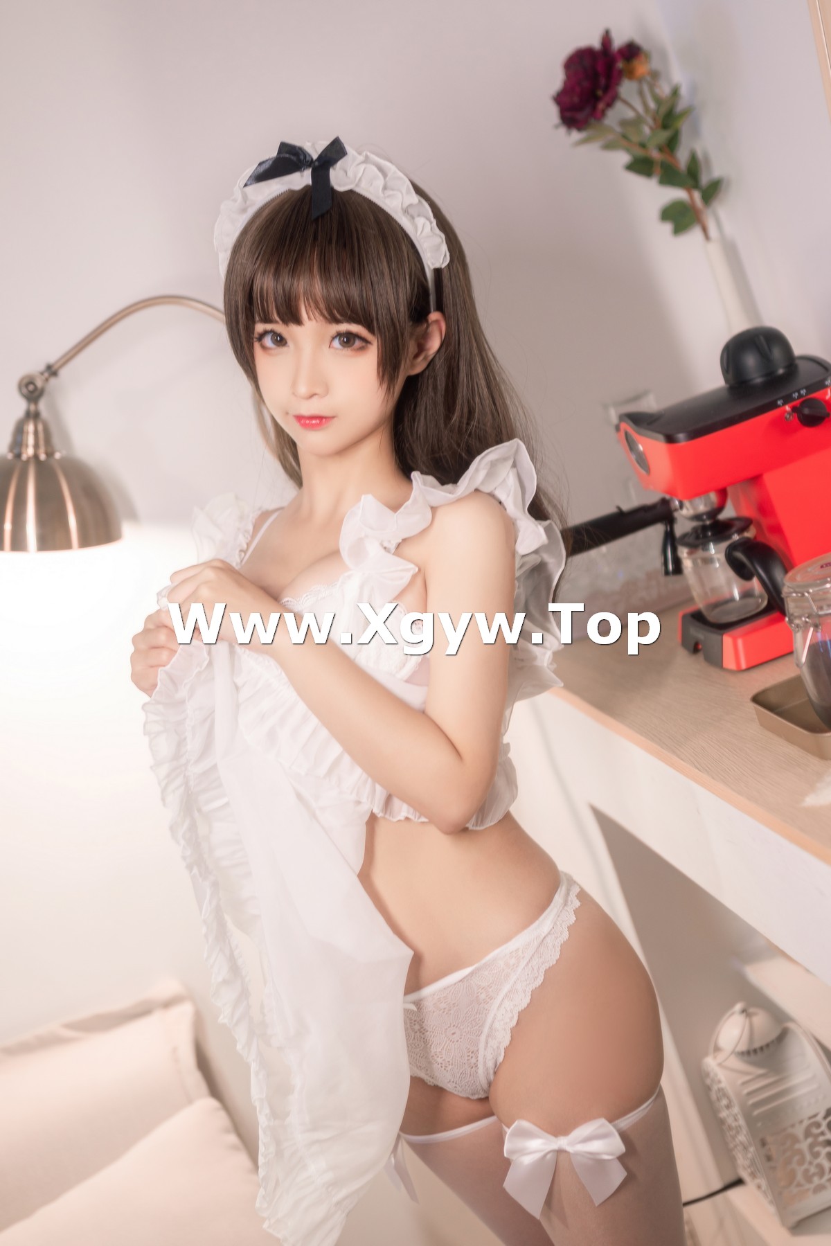 xgyw.top_动漫博主蠢沫沫内衣围裙主题私房半脱露性感白色内衣超薄白丝袜迷人诱惑写真40P
