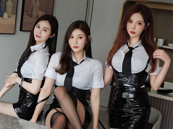 [IMISS爱蜜社]Vol.685_校花Lavinia＆LindaLinda＆Sisy性感白衬衫配黑短裙迷人骚扰写真60P