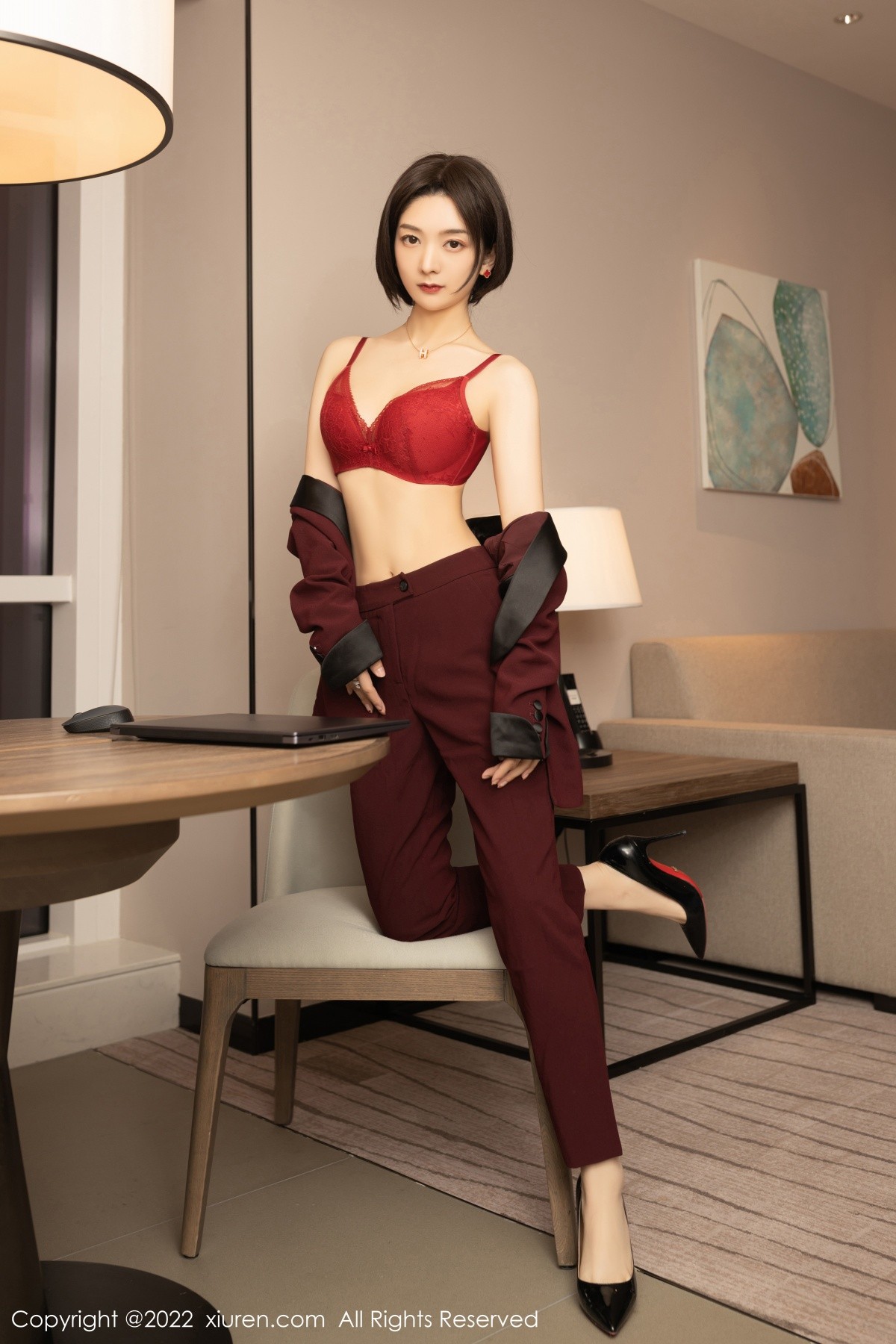 xgyw.top_XiuRen第5111期_女神Angela小热巴女老板角色扮演半脱露红色蕾丝内衣诱惑写真72P