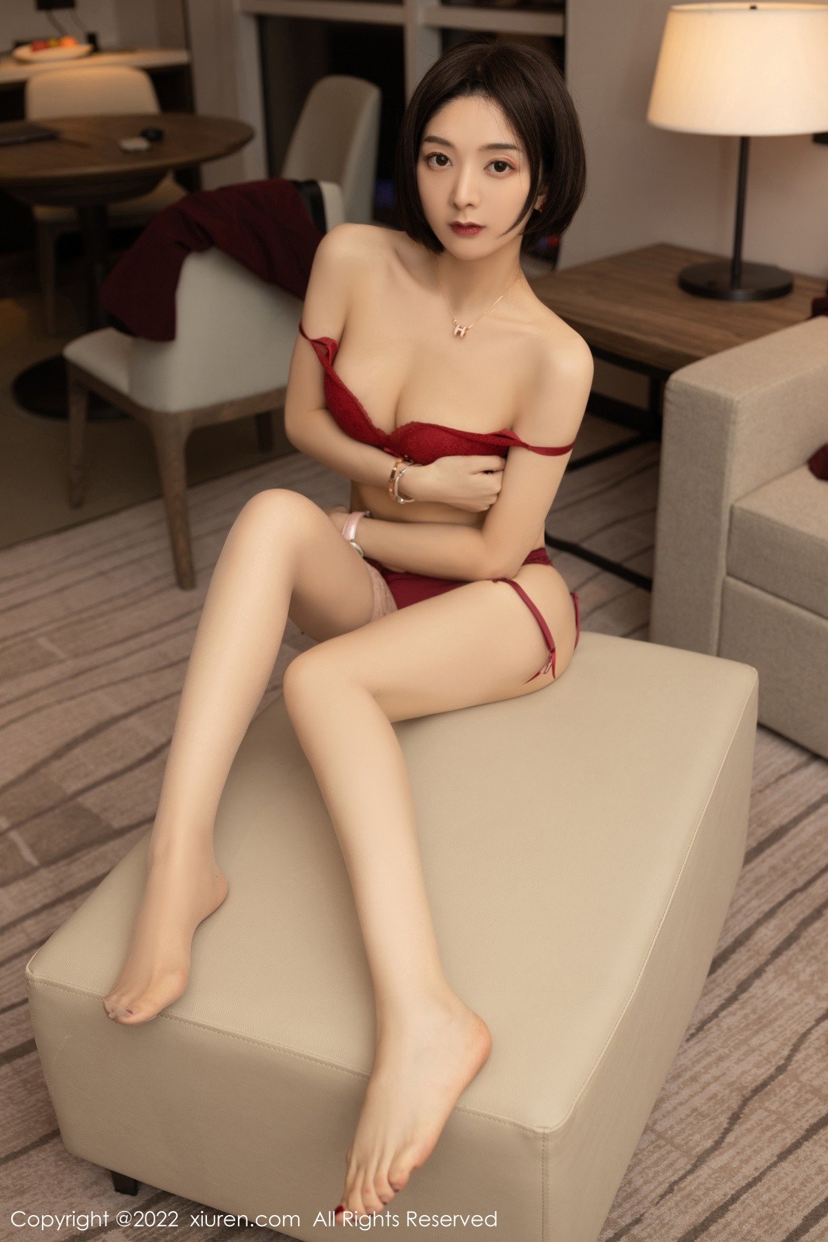 xgyw.top_XiuRen第5111期_女神Angela小热巴女老板角色扮演半脱露红色蕾丝内衣诱惑写真72P