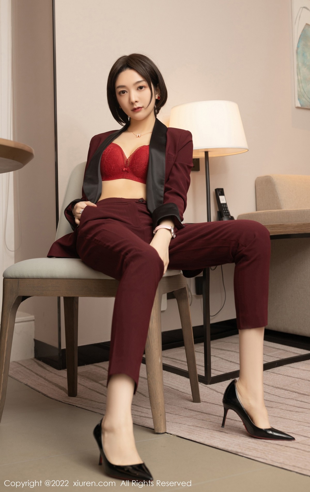 xgyw.top_XiuRen第5111期_女神Angela小热巴女老板角色扮演半脱露红色蕾丝内衣诱惑写真72P