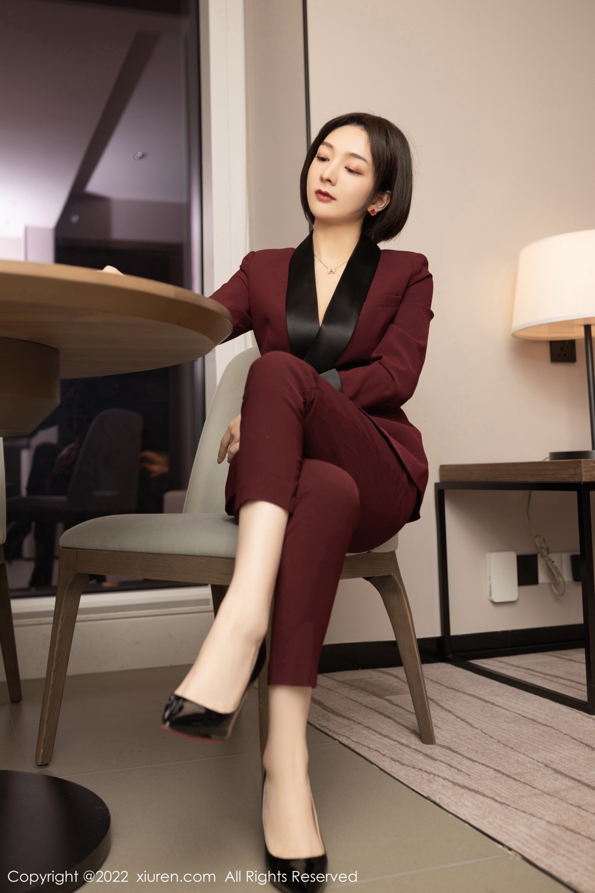 xgyw.top_XiuRen第5111期_女神Angela小热巴女老板角色扮演半脱露红色蕾丝内衣诱惑写真72P