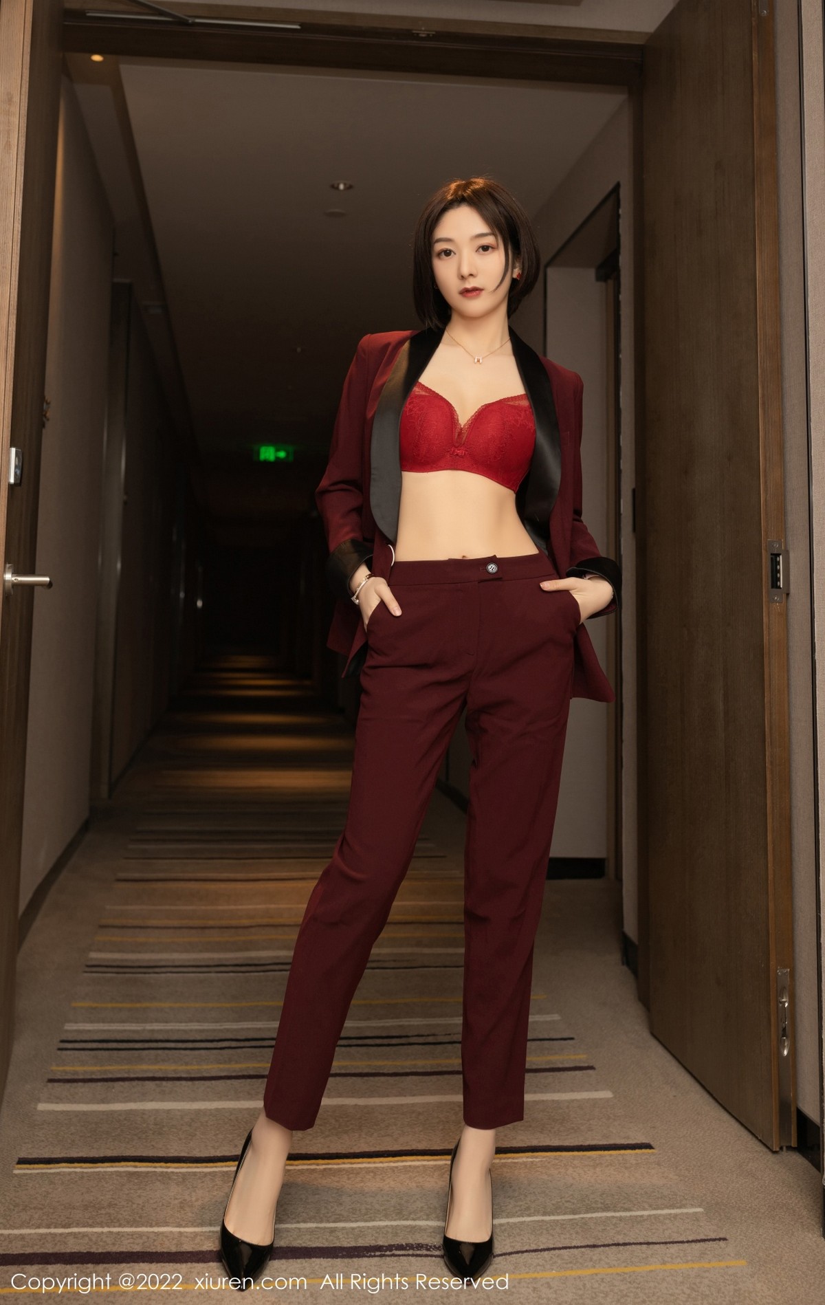 xgyw.top_XiuRen第5111期_女神Angela小热巴女老板角色扮演半脱露红色蕾丝内衣诱惑写真72P