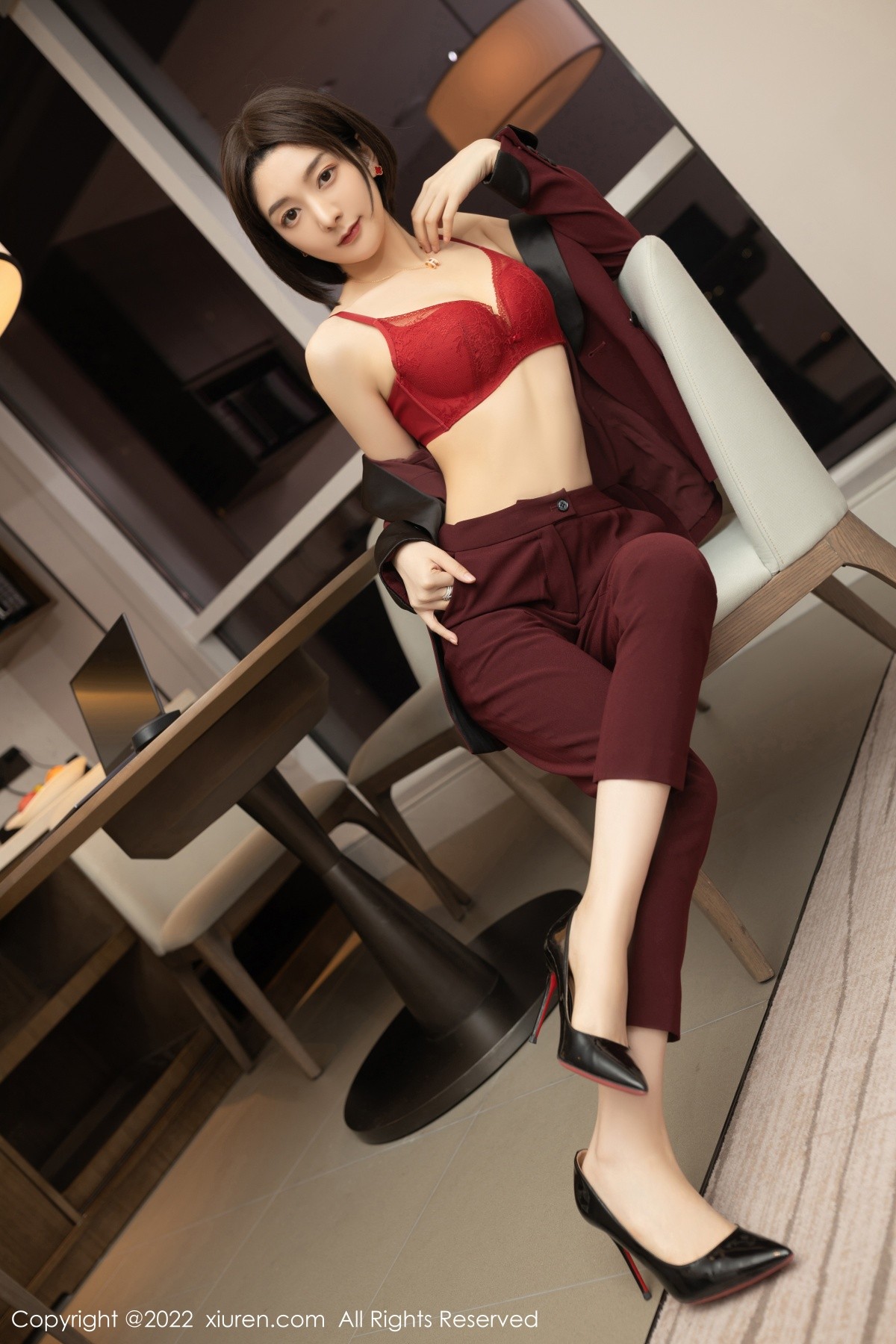 xgyw.top_XiuRen第5111期_女神Angela小热巴女老板角色扮演半脱露红色蕾丝内衣诱惑写真72P