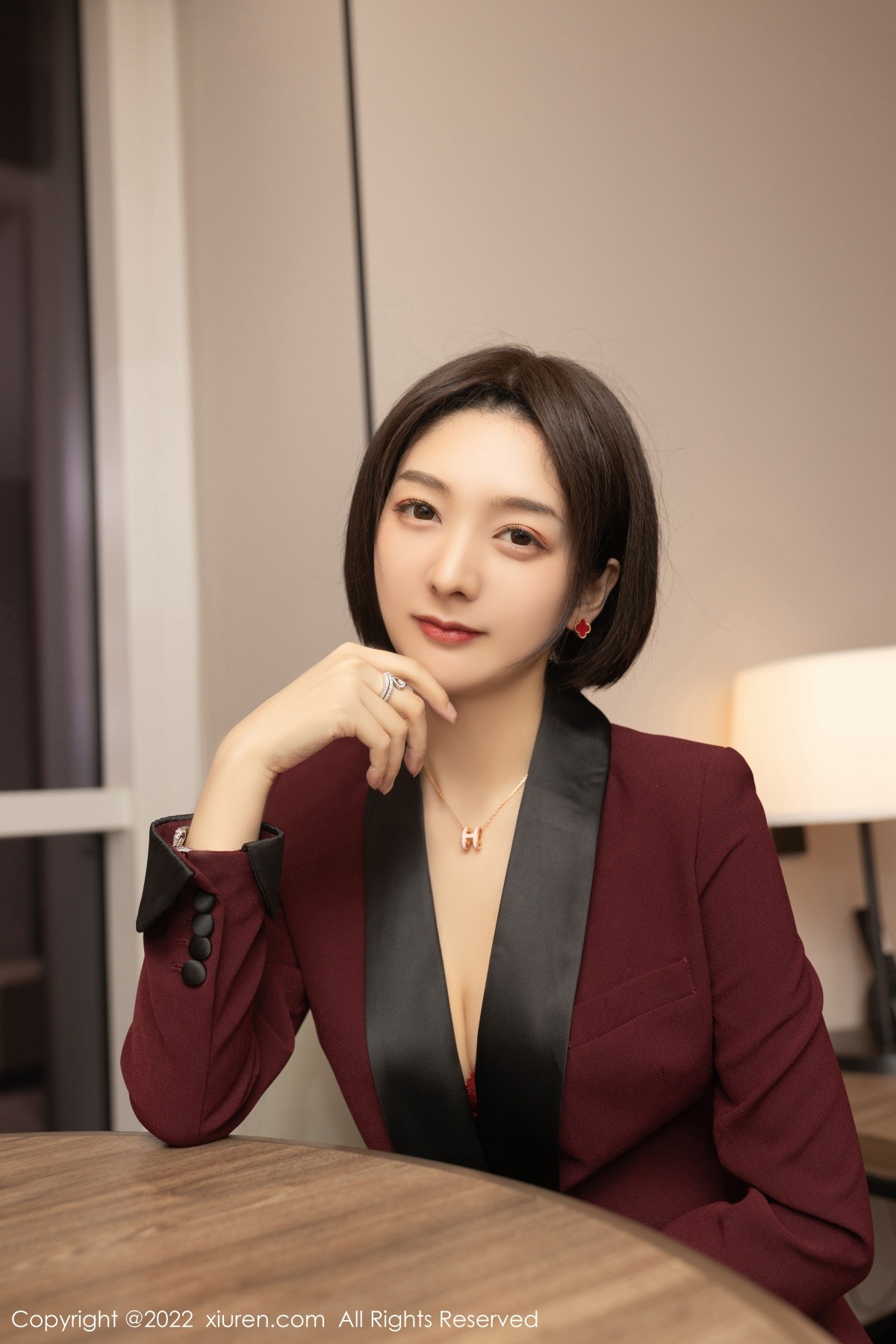 xgyw.top_XiuRen第5111期_女神Angela小热巴女老板角色扮演半脱露红色蕾丝内衣诱惑写真72P