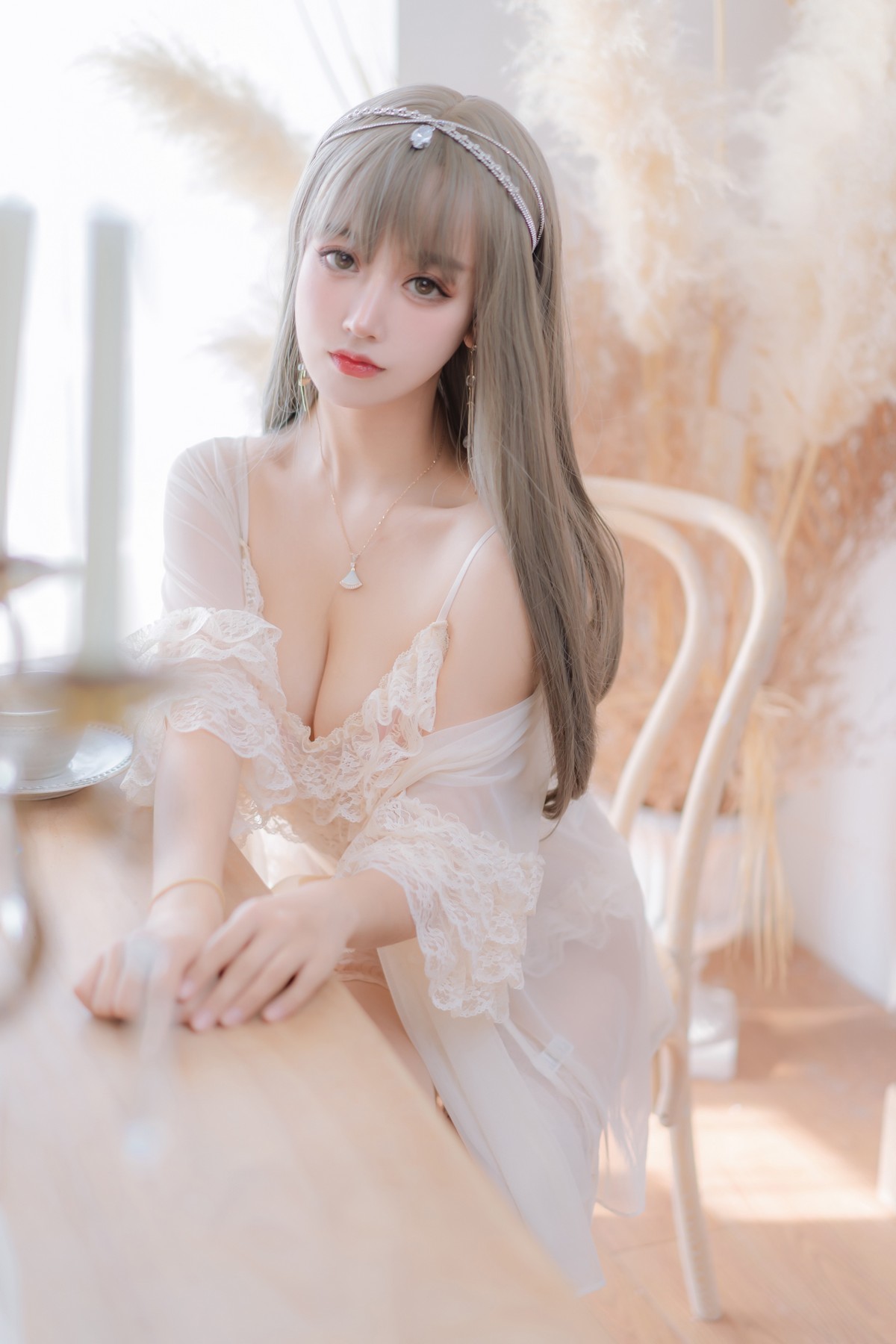 xgyw.top_斗鱼主播过期米线线喵凡尔赛公主主题私房白色薄透吊带配蕾丝袜撩人诱惑写真52P