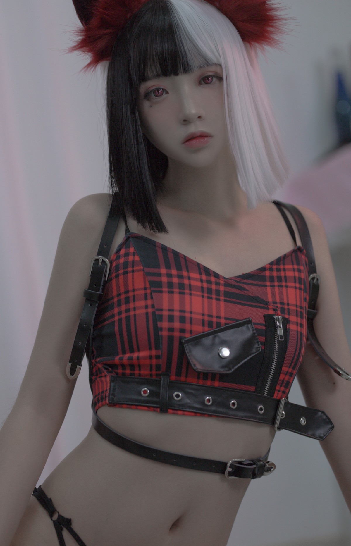 xgyw.top_网络美女疯猫ss红黑耳主题私房性感内衣配黑丝袜秀完美身材撩人诱惑写真40P