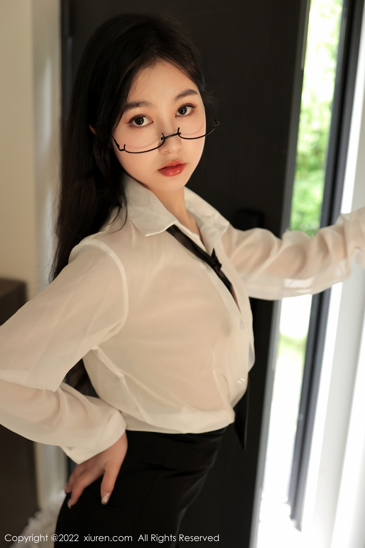 xgyw.top_XiuRen第5117期_模特谢晚晚性感白T配黑色短裙露超薄黑丝秀翘臀美腿诱惑写真83P