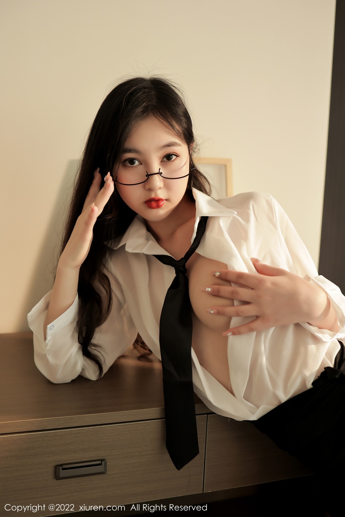 xgyw.top_XiuRen第5117期_模特谢晚晚性感白T配黑色短裙露超薄黑丝秀翘臀美腿诱惑写真83P