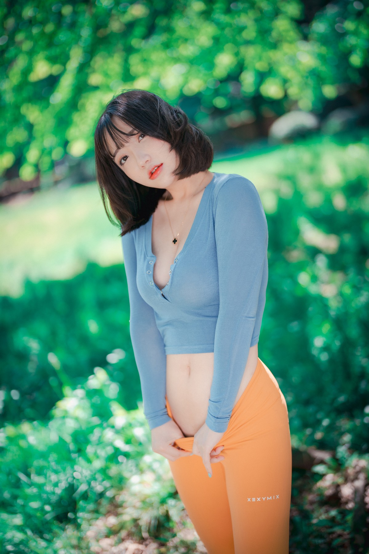 xgyw.top_[DJAWA]No.085_模特Yeeun_Naughty Trekking主题户外多套服饰半脱秀豪乳翘臀诱惑写真287P