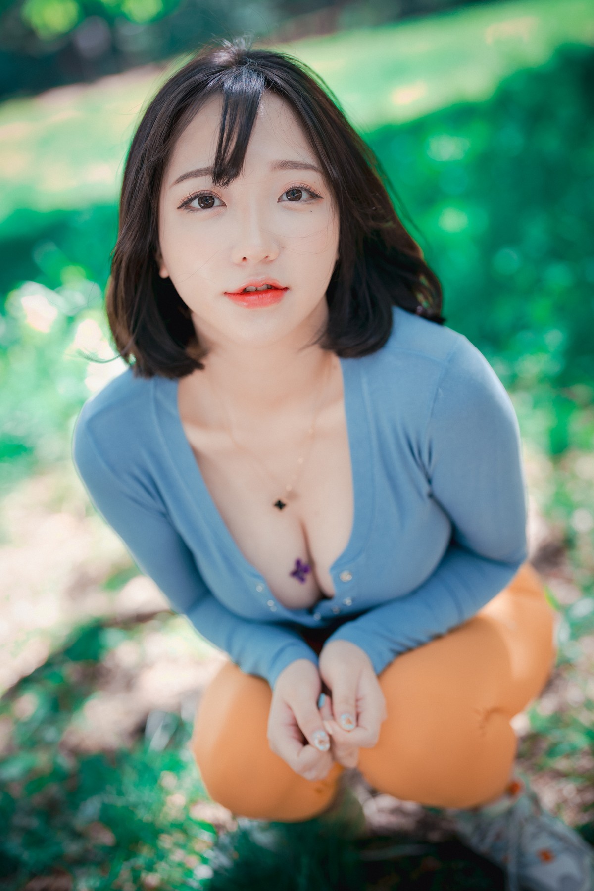 xgyw.top_[DJAWA]No.085_模特Yeeun_Naughty Trekking主题户外多套服饰半脱秀豪乳翘臀诱惑写真287P