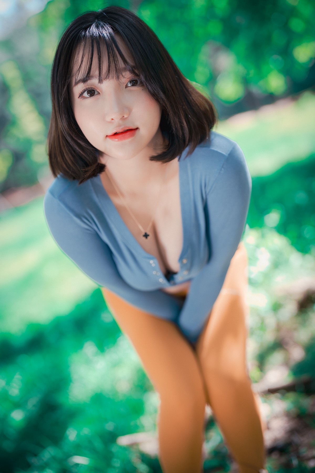 xgyw.top_[DJAWA]No.085_模特Yeeun_Naughty Trekking主题户外多套服饰半脱秀豪乳翘臀诱惑写真287P