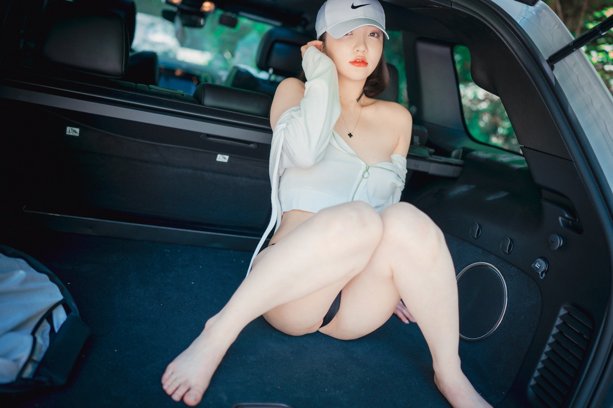 xgyw.top_[DJAWA]No.085_模特Yeeun_Naughty Trekking主题户外多套服饰半脱秀豪乳翘臀诱惑写真287P