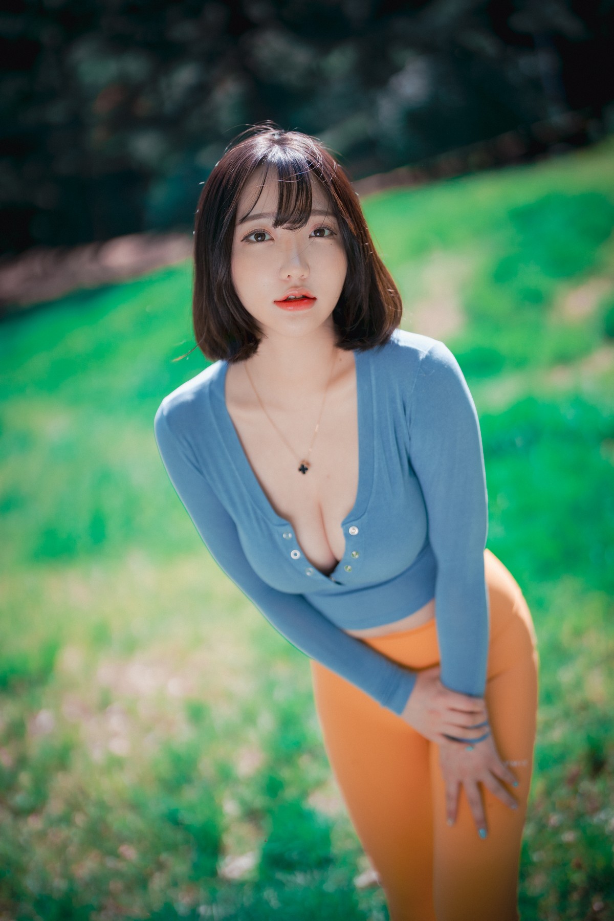 xgyw.top_[DJAWA]No.085_模特Yeeun_Naughty Trekking主题户外多套服饰半脱秀豪乳翘臀诱惑写真287P