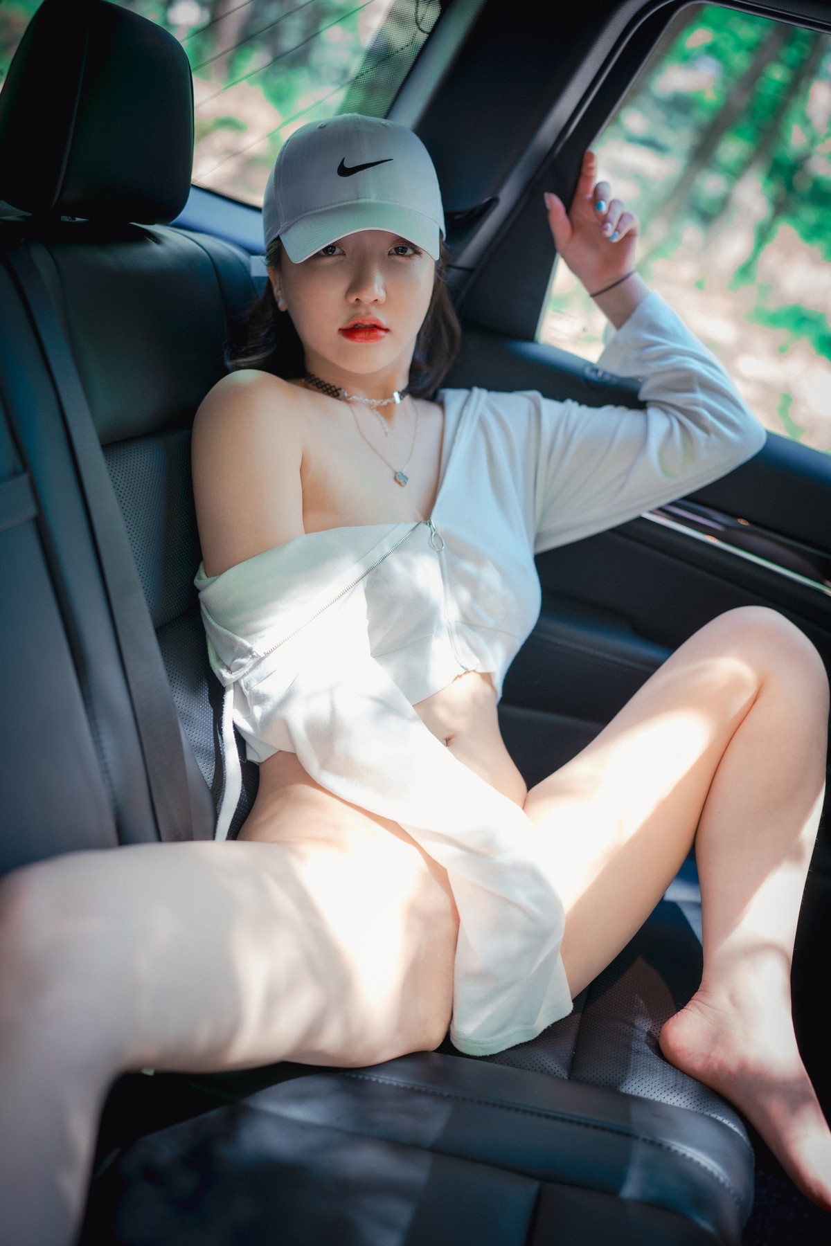 xgyw.top_[DJAWA]No.085_模特Yeeun_Naughty Trekking主题户外多套服饰半脱秀豪乳翘臀诱惑写真287P