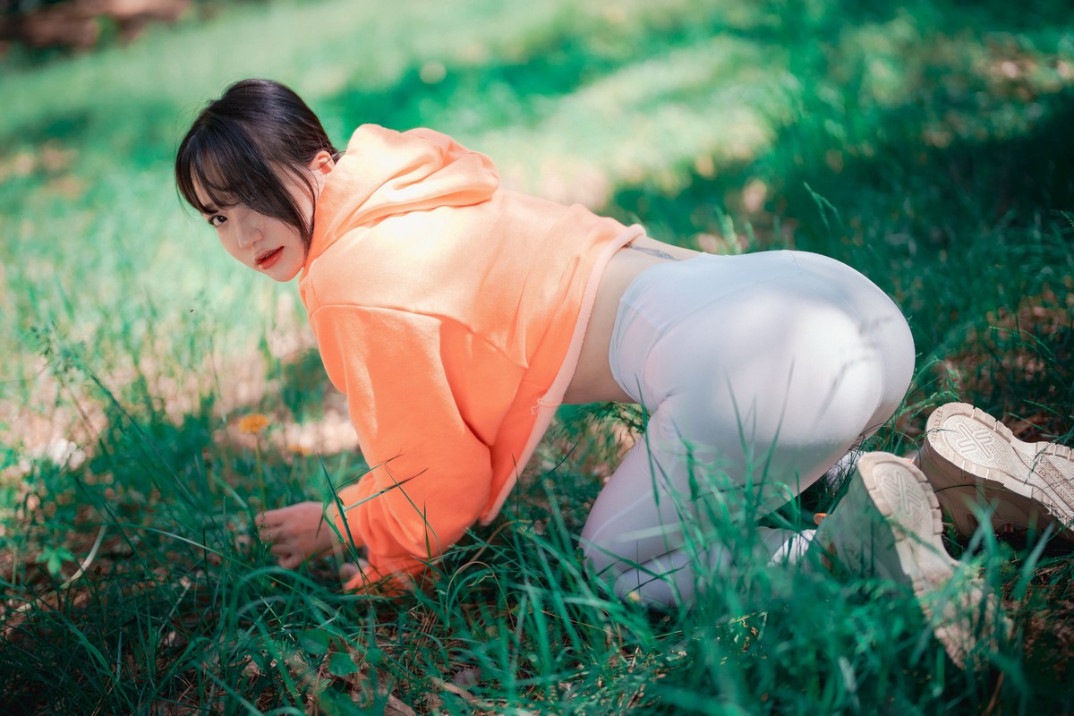 xgyw.top_[DJAWA]No.085_模特Yeeun_Naughty Trekking主题户外多套服饰半脱秀豪乳翘臀诱惑写真287P