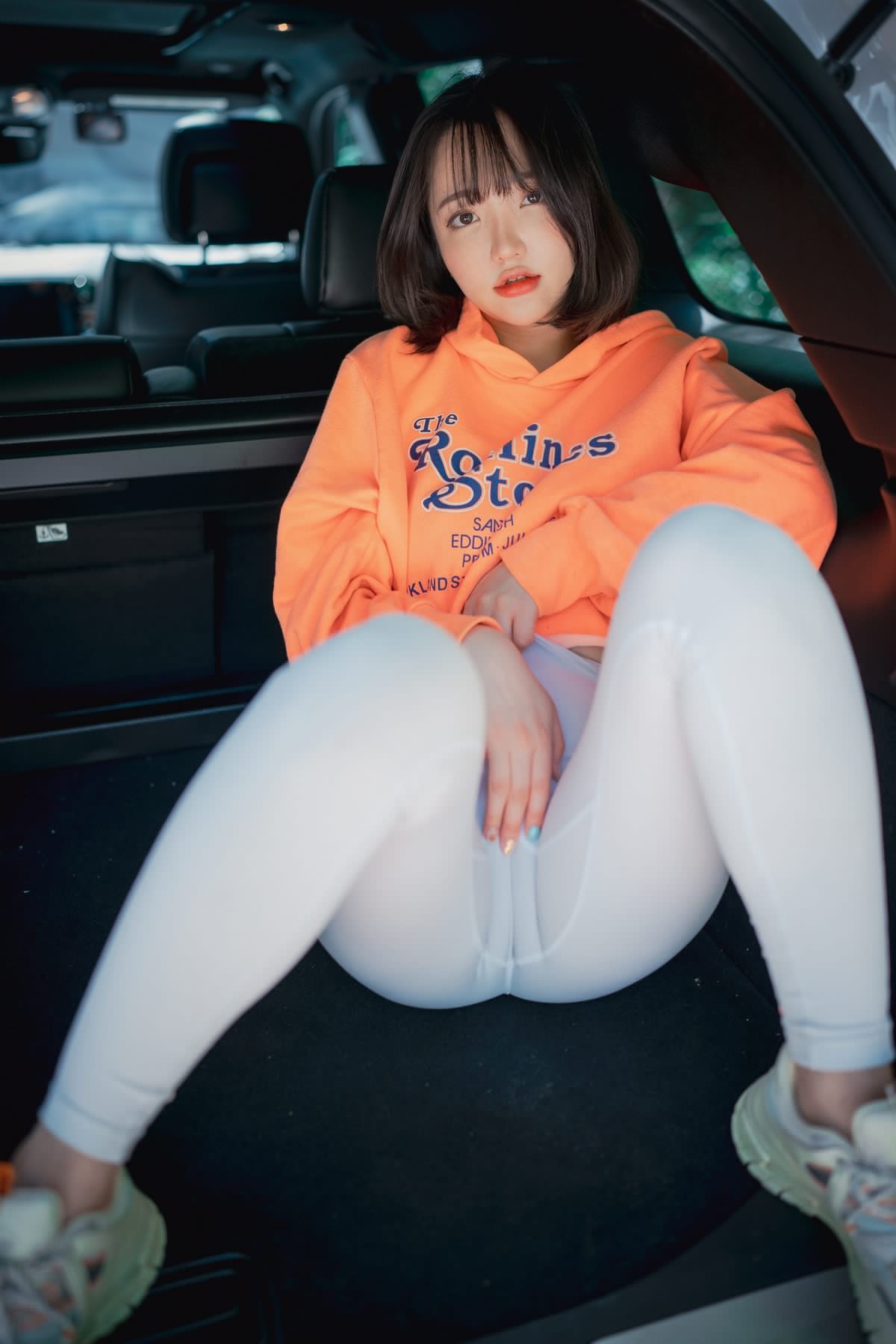 xgyw.top_[DJAWA]No.085_模特Yeeun_Naughty Trekking主题户外多套服饰半脱秀豪乳翘臀诱惑写真287P