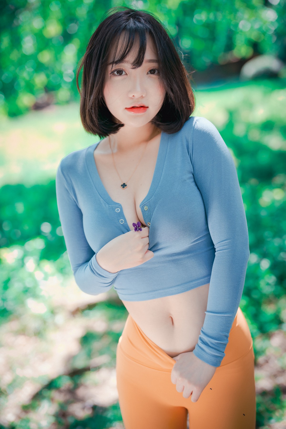 xgyw.top_[DJAWA]No.085_模特Yeeun_Naughty Trekking主题户外多套服饰半脱秀豪乳翘臀诱惑写真287P