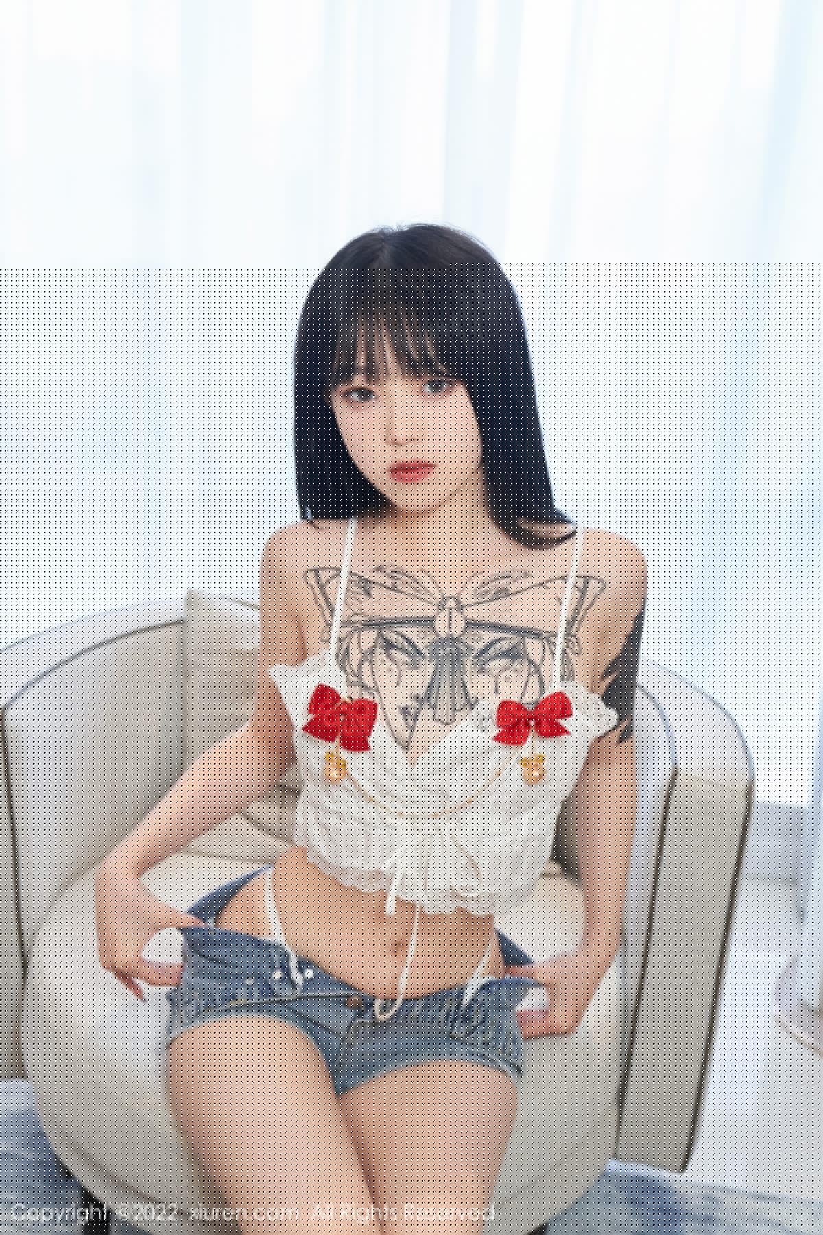 xgyw.top_XiuRen第5124期_模特奶瓶私房性感白色吊带上衣配牛仔短裤秀曼妙身材诱惑写真73P
