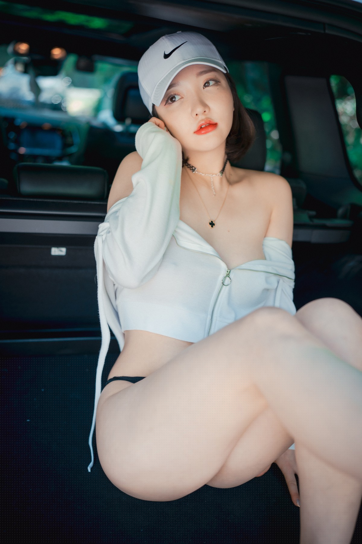 xgyw.top_[DJAWA]No.085_模特Yeeun_Naughty Trekking主题户外多套服饰半脱秀豪乳翘臀诱惑写真287P