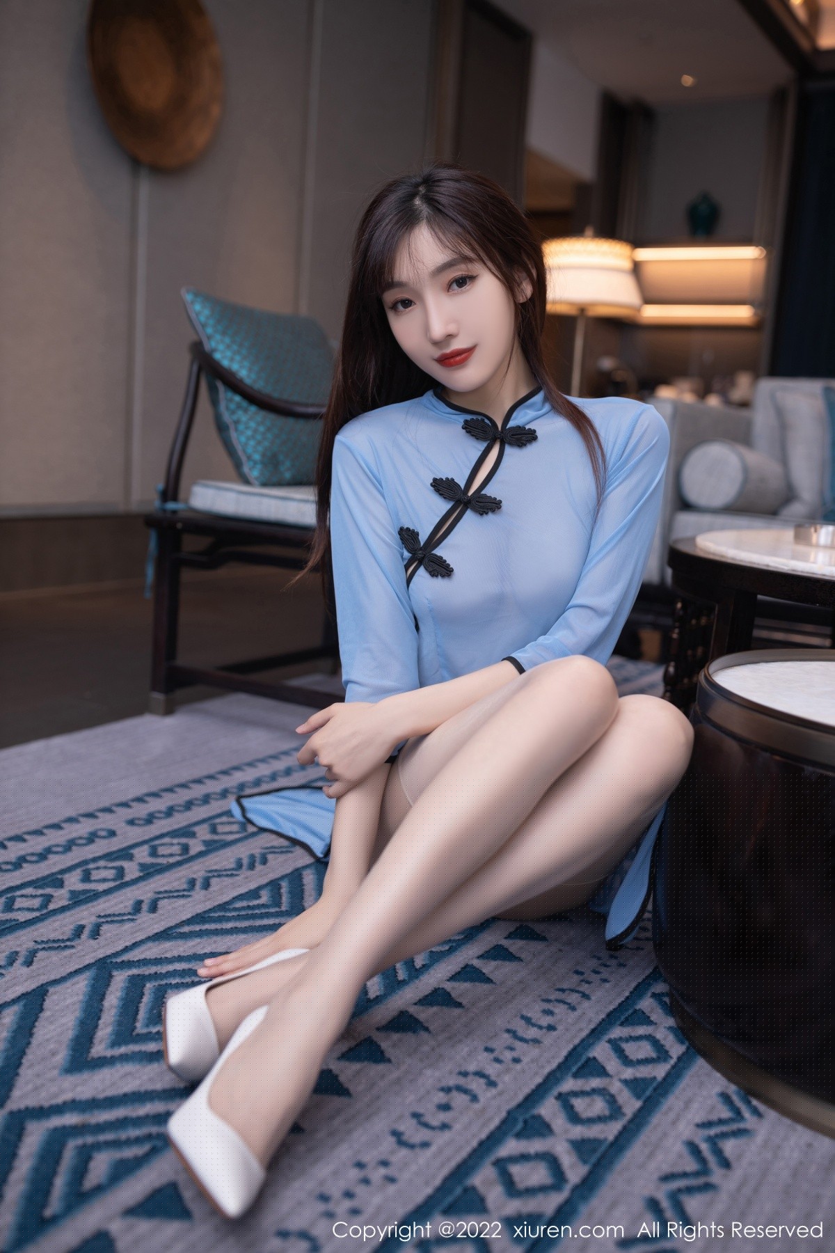 xgyw.top_XiuRen第5126期_模特陆萱萱性感民国式蓝色轻透旗袍配原色丝袜撩人诱惑写真80P