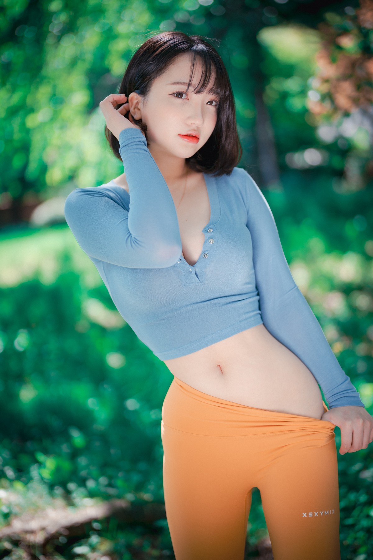 xgyw.top_[DJAWA]No.085_模特Yeeun_Naughty Trekking主题户外多套服饰半脱秀豪乳翘臀诱惑写真287P