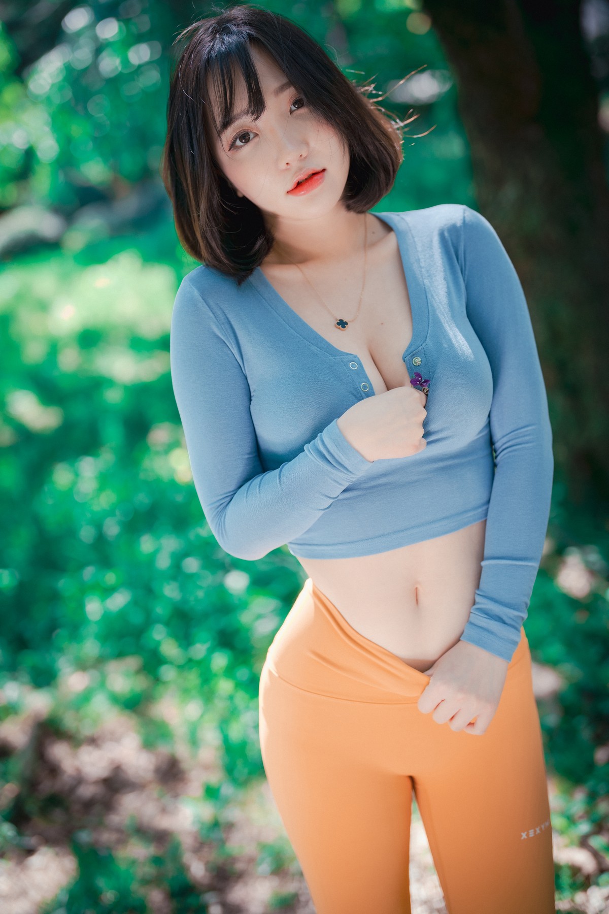 xgyw.top_[DJAWA]No.085_模特Yeeun_Naughty Trekking主题户外多套服饰半脱秀豪乳翘臀诱惑写真287P