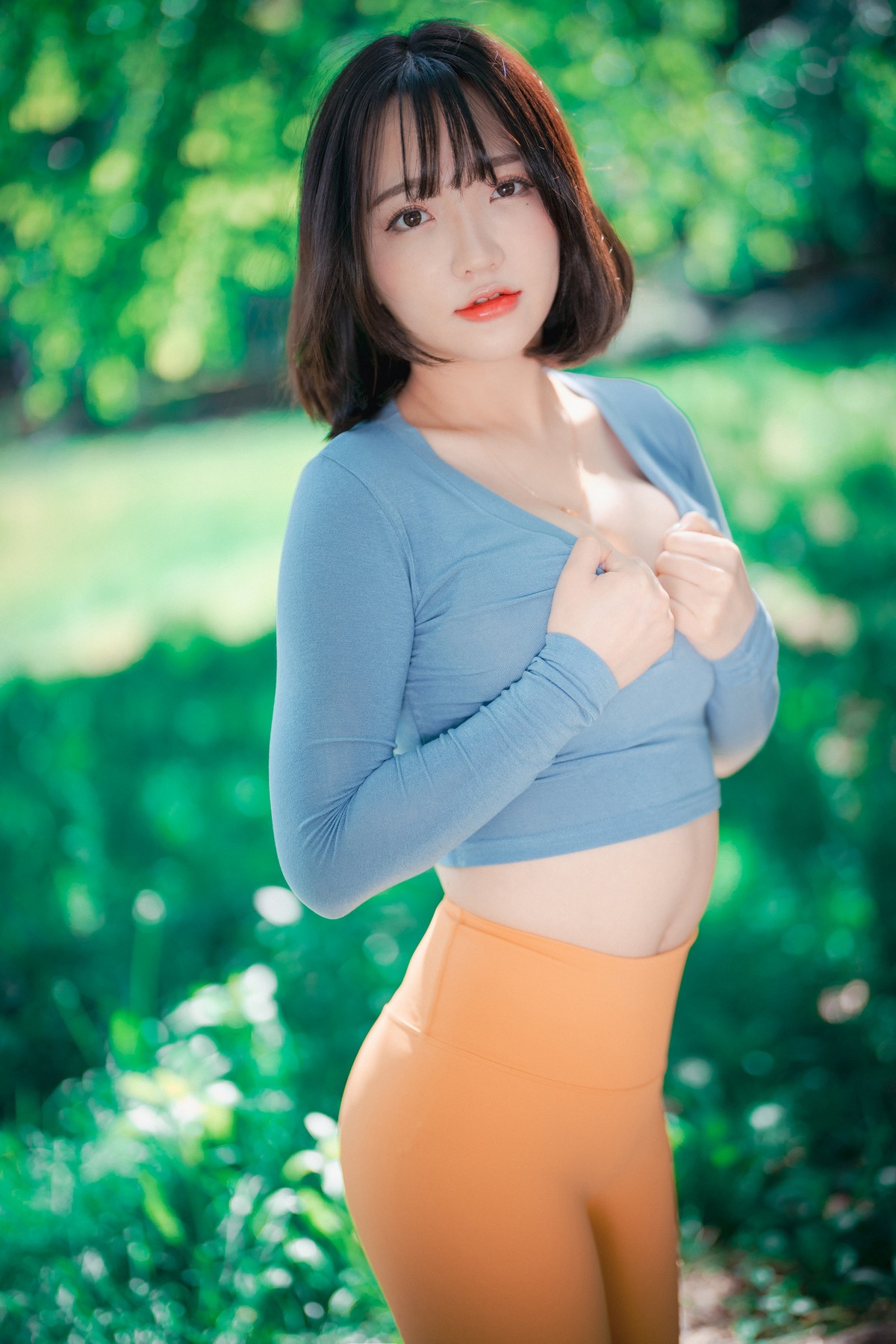 xgyw.top_[DJAWA]No.085_模特Yeeun_Naughty Trekking主题户外多套服饰半脱秀豪乳翘臀诱惑写真287P
