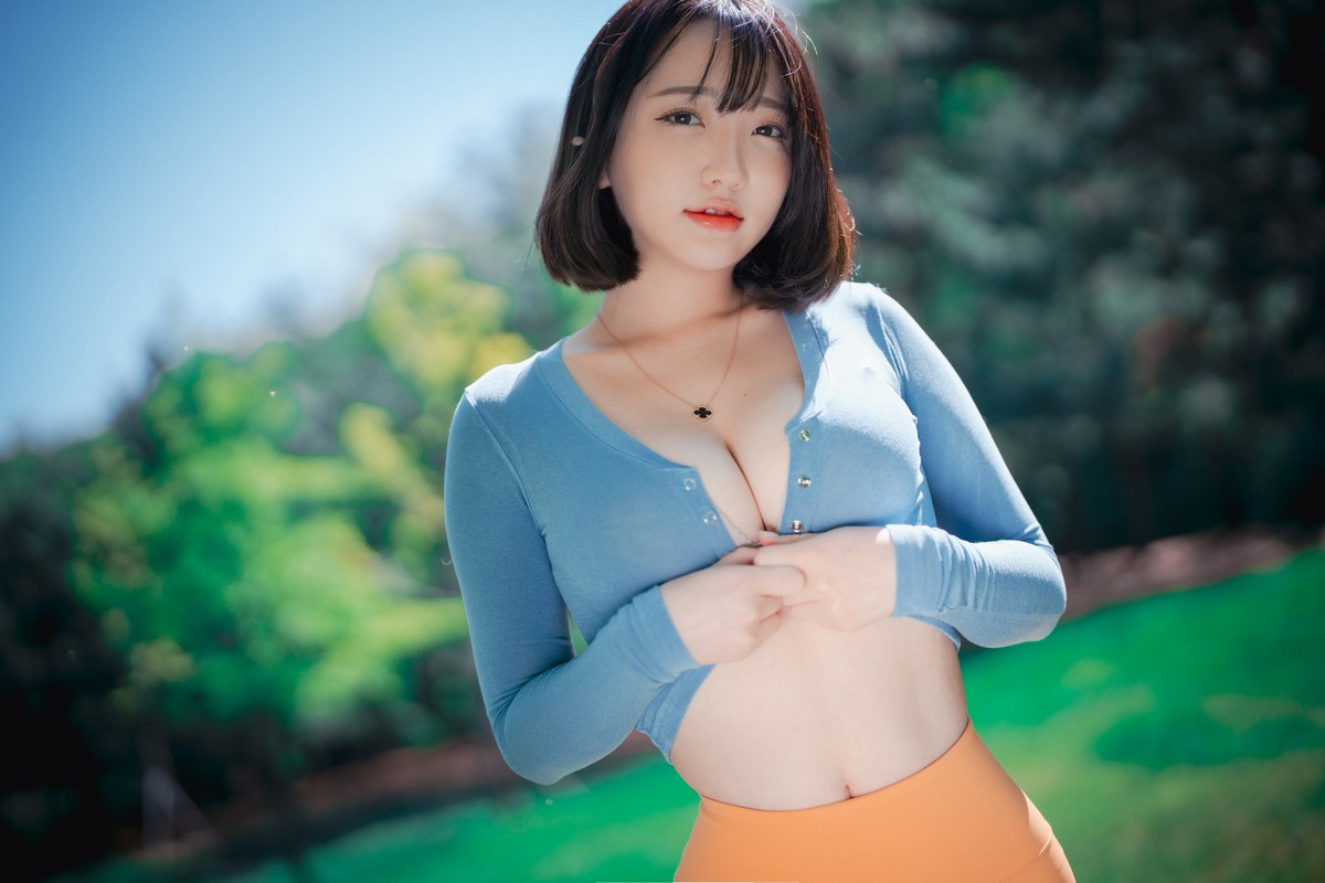 xgyw.top_[DJAWA]No.085_模特Yeeun_Naughty Trekking主题户外多套服饰半脱秀豪乳翘臀诱惑写真287P