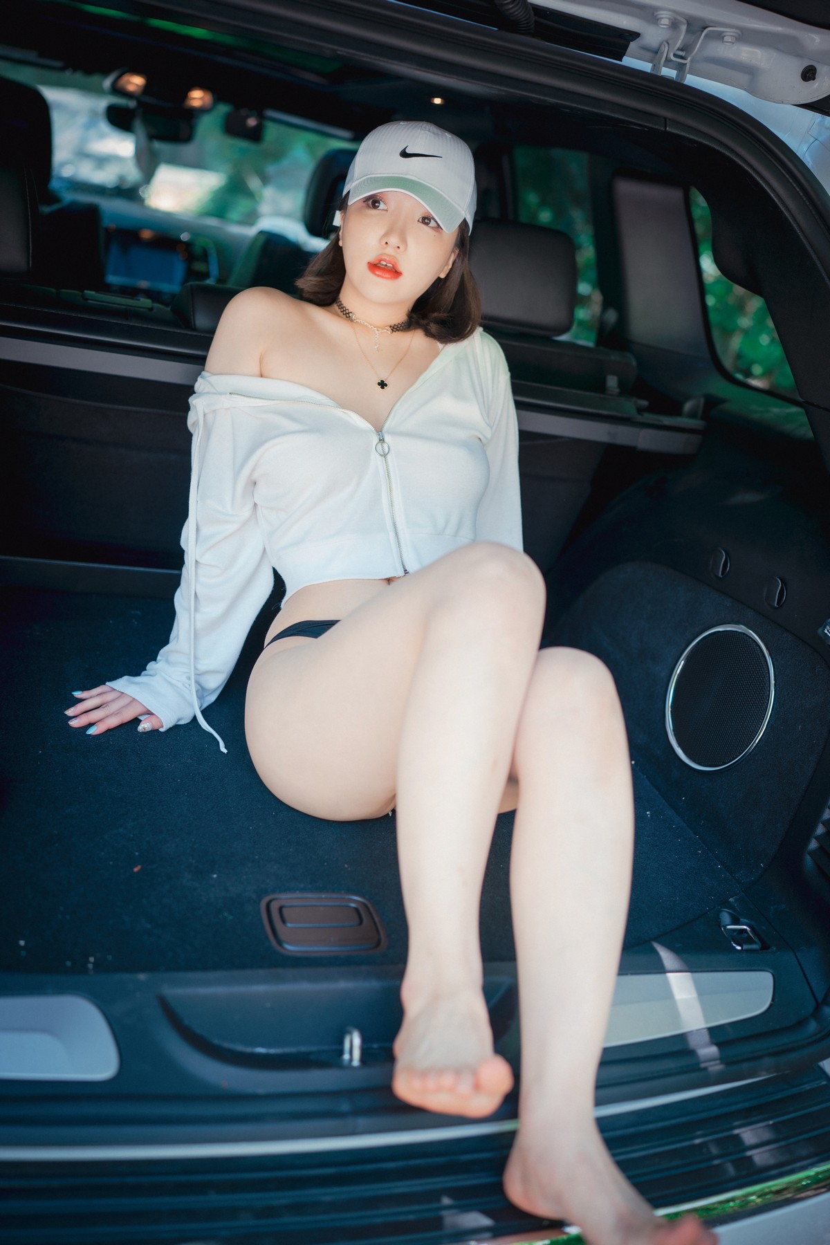 xgyw.top_[DJAWA]No.085_模特Yeeun_Naughty Trekking主题户外多套服饰半脱秀豪乳翘臀诱惑写真287P