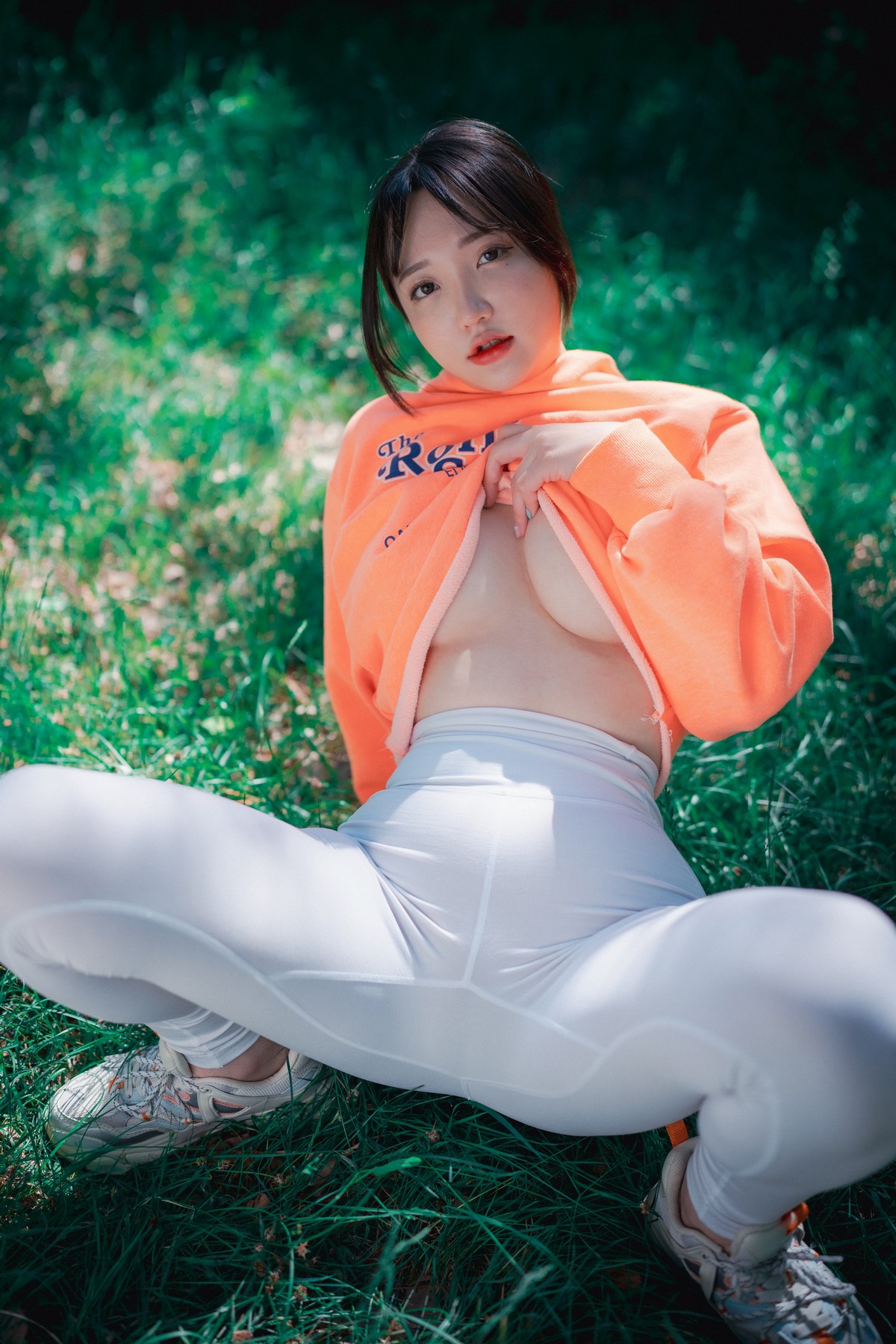 xgyw.top_[DJAWA]No.085_模特Yeeun_Naughty Trekking主题户外多套服饰半脱秀豪乳翘臀诱惑写真287P
