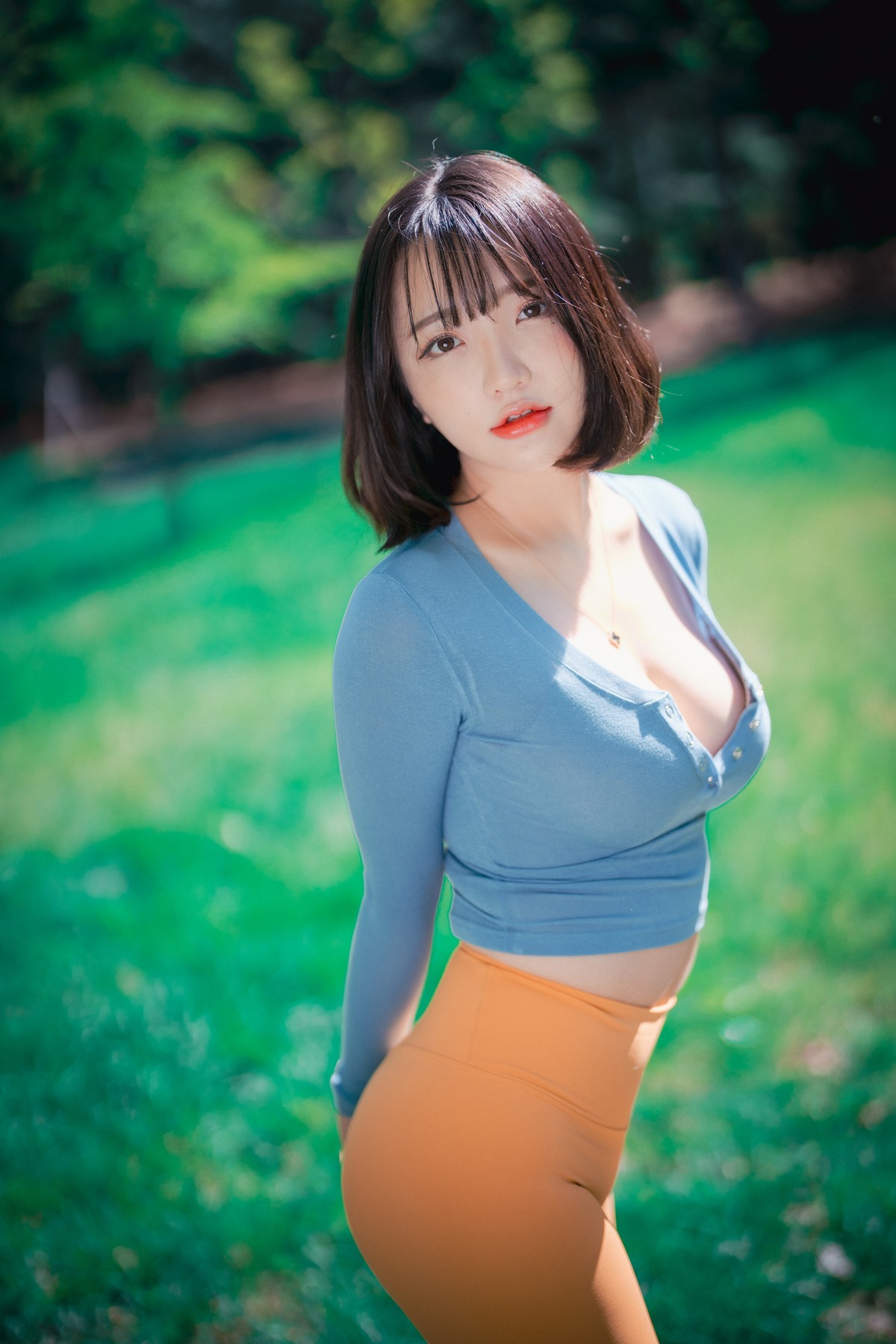 xgyw.top_[DJAWA]No.085_模特Yeeun_Naughty Trekking主题户外多套服饰半脱秀豪乳翘臀诱惑写真287P