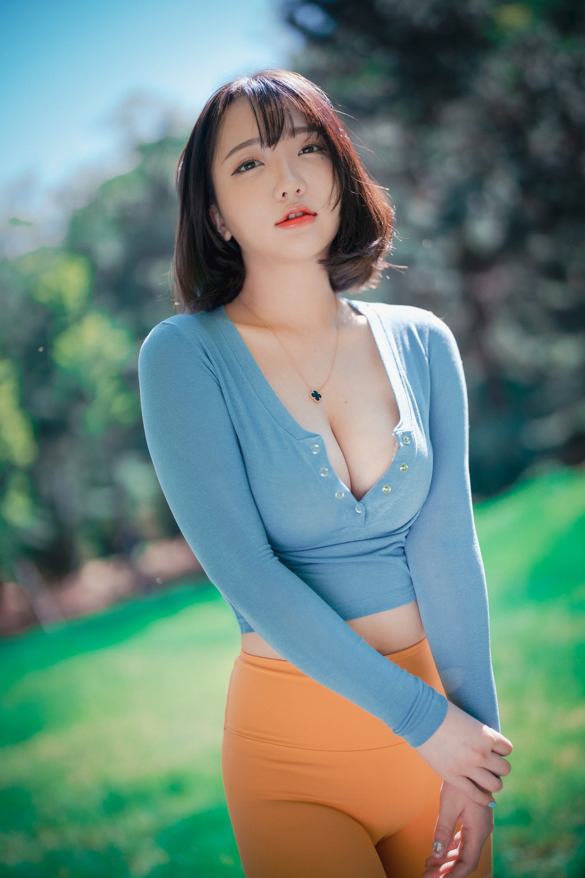 xgyw.top_[DJAWA]No.085_模特Yeeun_Naughty Trekking主题户外多套服饰半脱秀豪乳翘臀诱惑写真287P