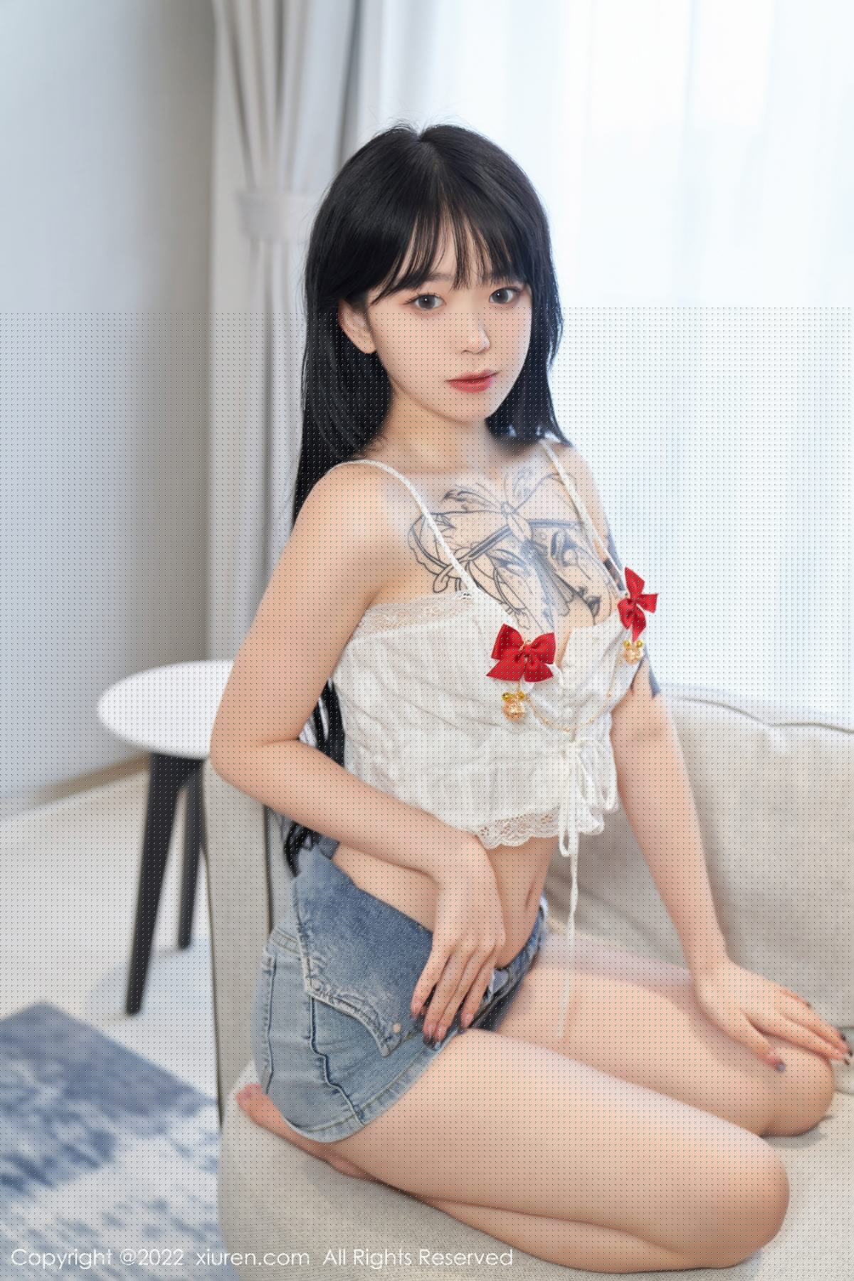 xgyw.top_XiuRen第5124期_模特奶瓶私房性感白色吊带上衣配牛仔短裤秀曼妙身材诱惑写真73P